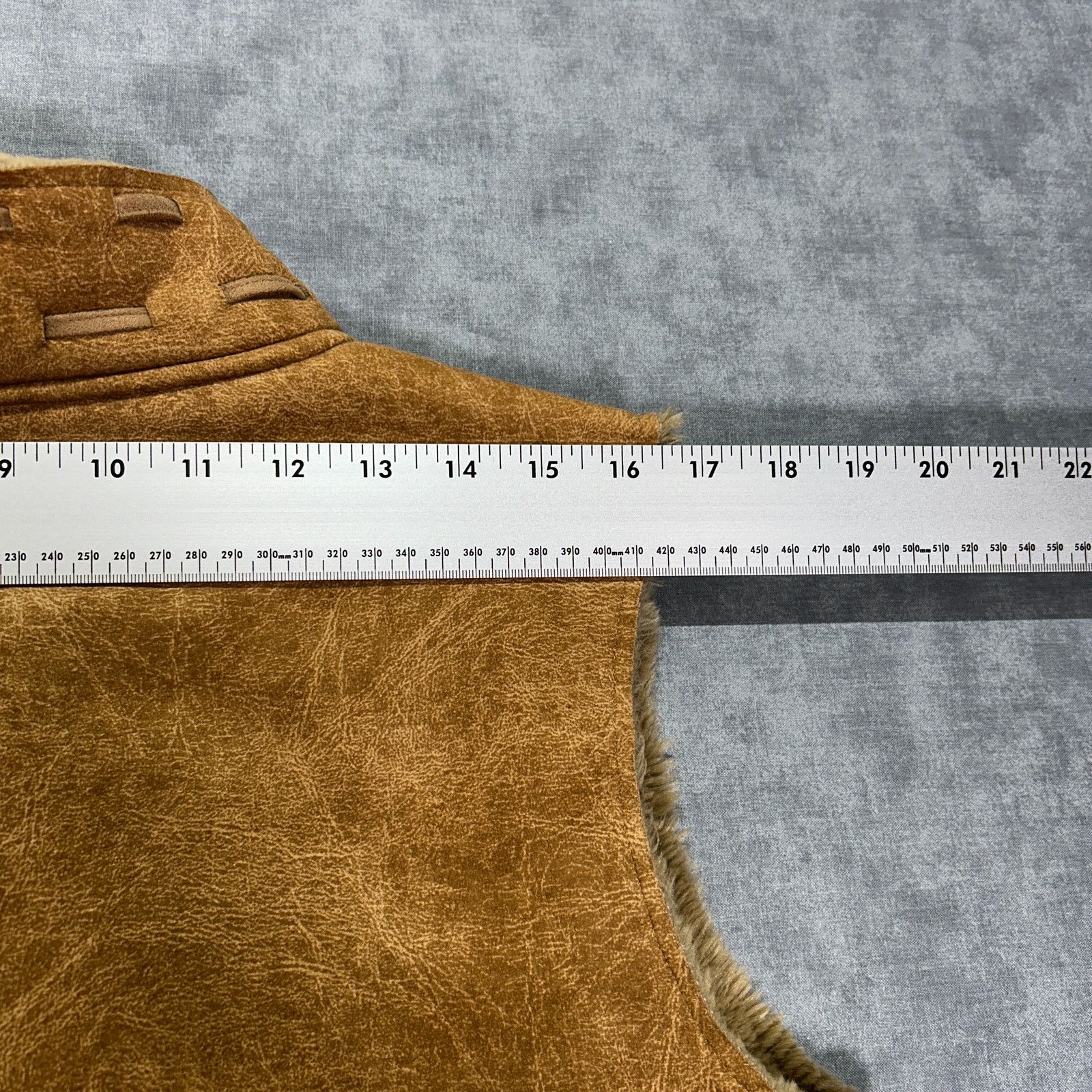 Cabelas VTG Cabelas faux fur/suede outdoors boho western vest wms L Size L / US 10 / IT 46 - 7 Thumbnail