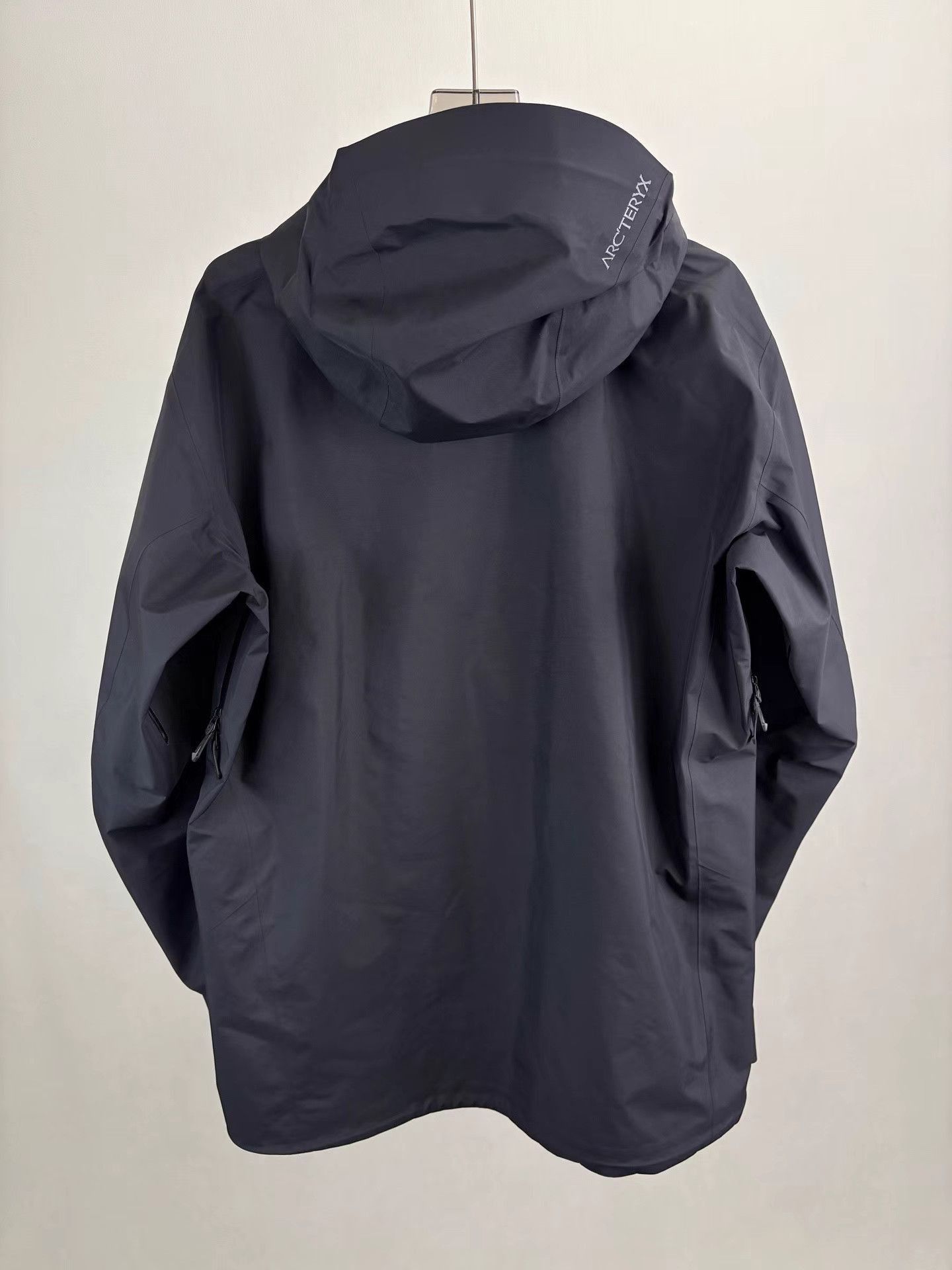 Arc'teryx Black Hooded Light Jacket with Zip Pockets Size US L / EU 52-54 / 3 - 2 Thumbnail