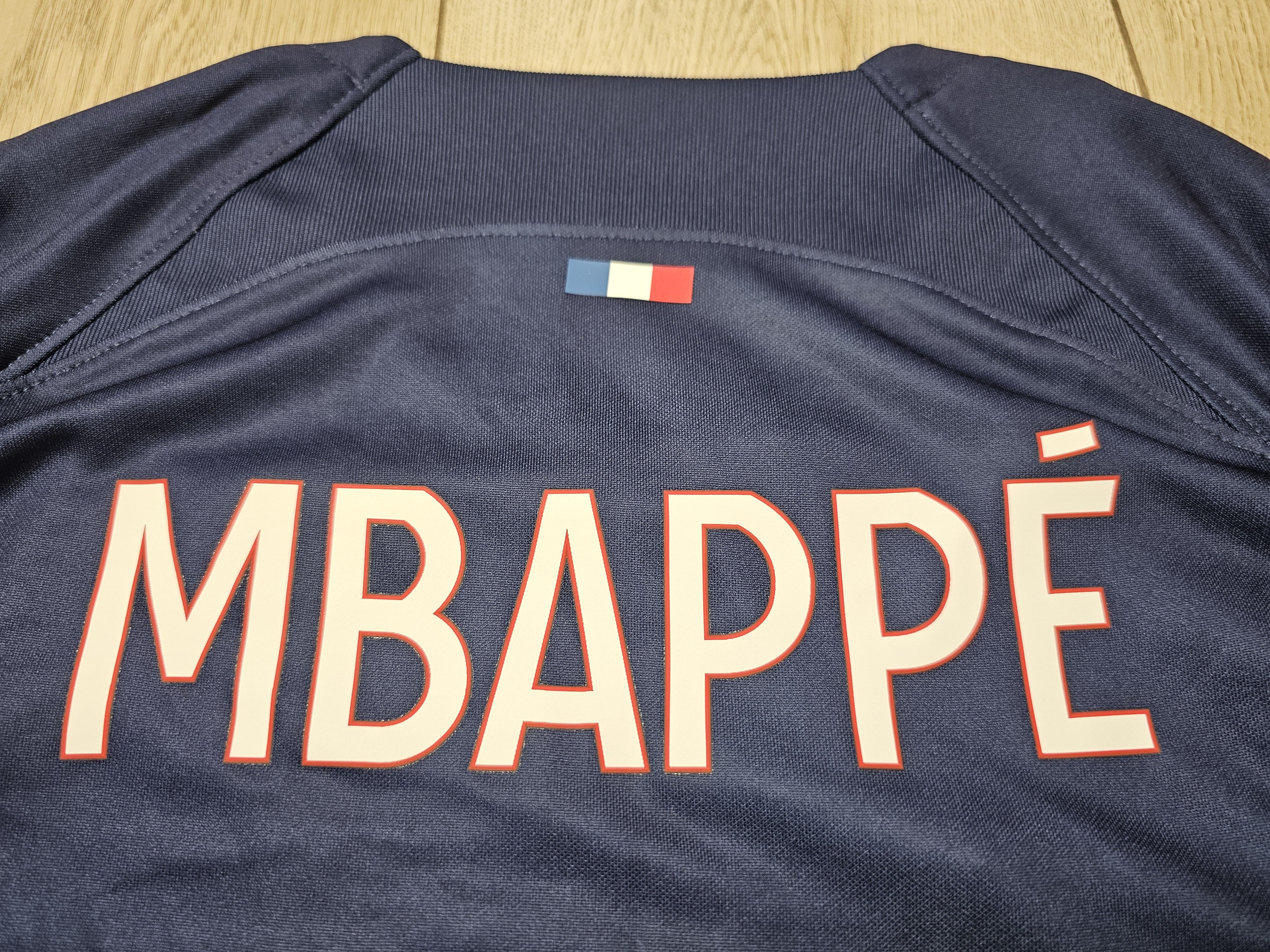 Nike PSG PARIS SAINT-GERMAIN 2024 MBAPPE FOOTBALL SOCCER JERSEY Size US S / EU 44-46 / 1 - 7 Thumbnail