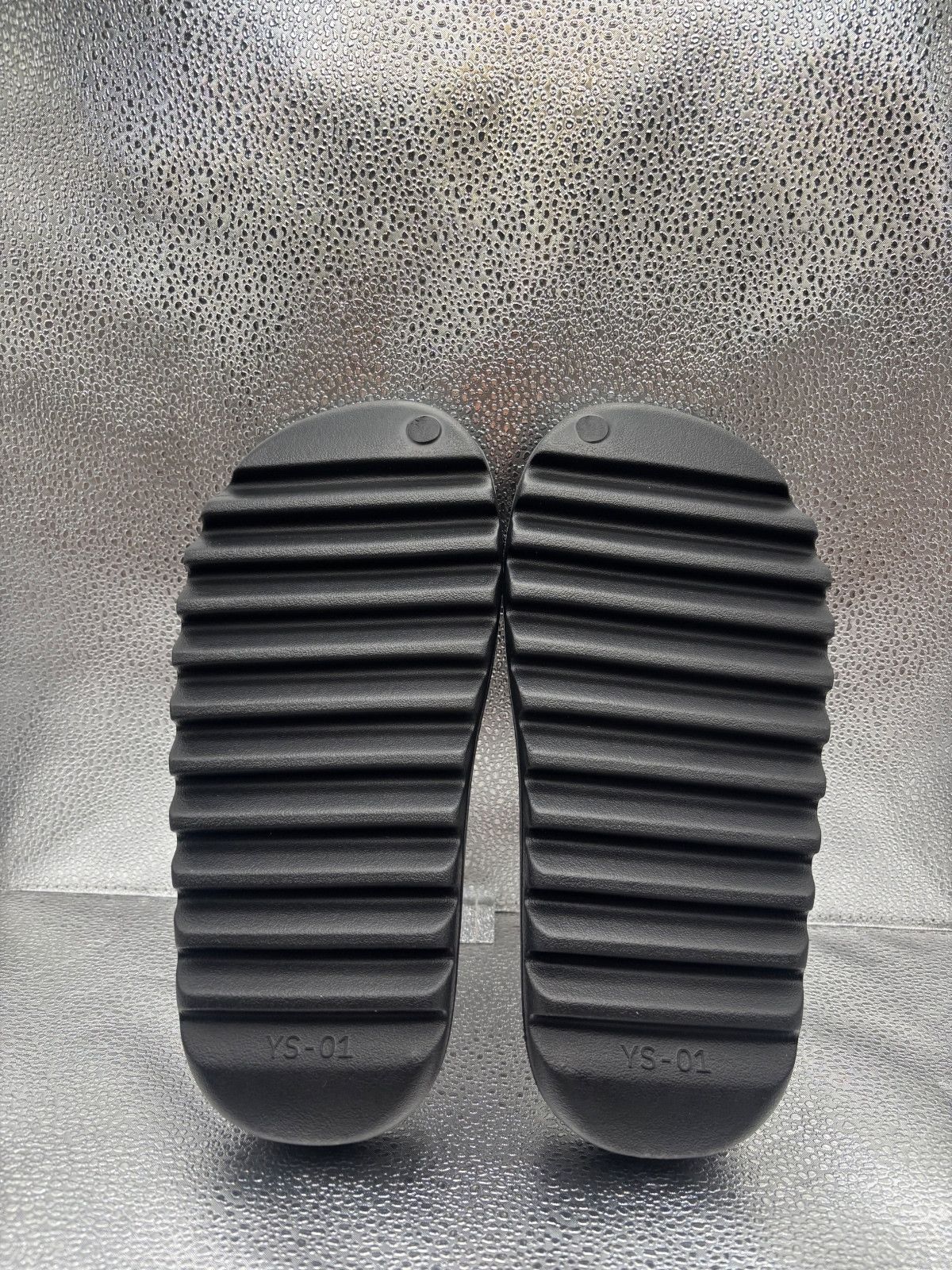Yeezy YS-01 black yeezy slide size 9 Size US 9 / EU 42 - 3 Thumbnail