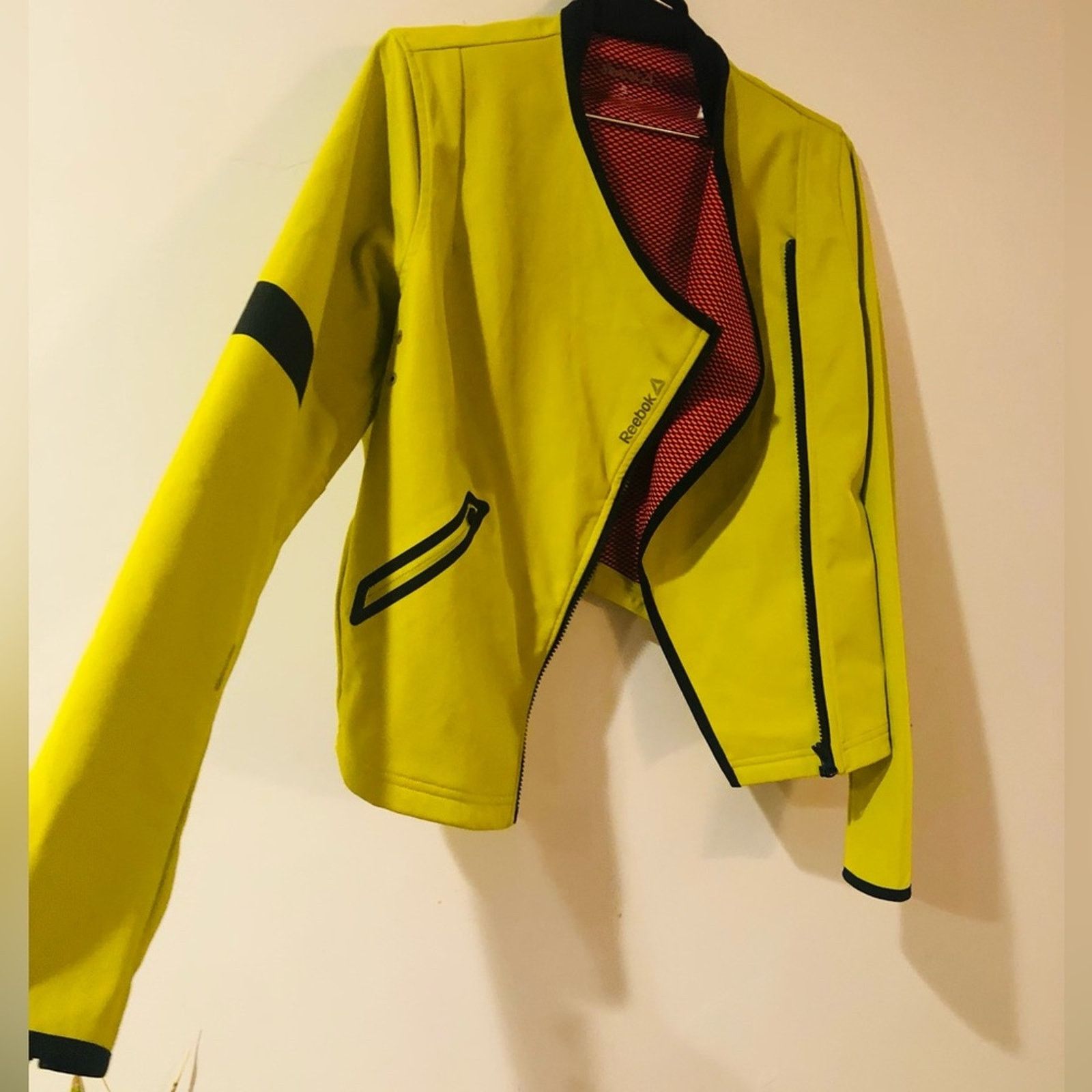 Reebok Reebok sports jacket. Asymmetrical green size small Size S / US 4 / IT 40 - 7 Thumbnail