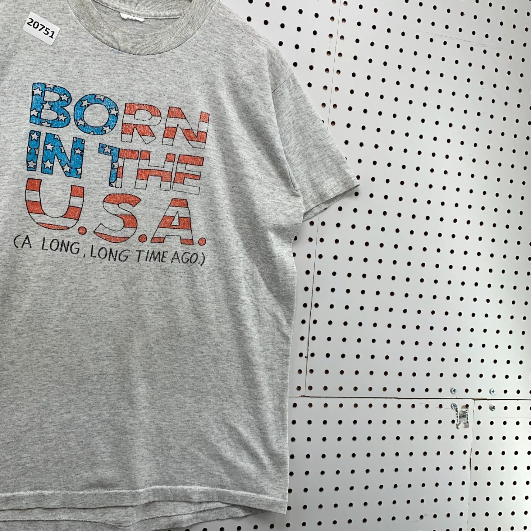 Fruit Of The Loom VINTAGE Born In The USA Shirt Mens XL Gray USA Flag Funny Single Stitch Size US XL / EU 56 / 4 - 4 Thumbnail