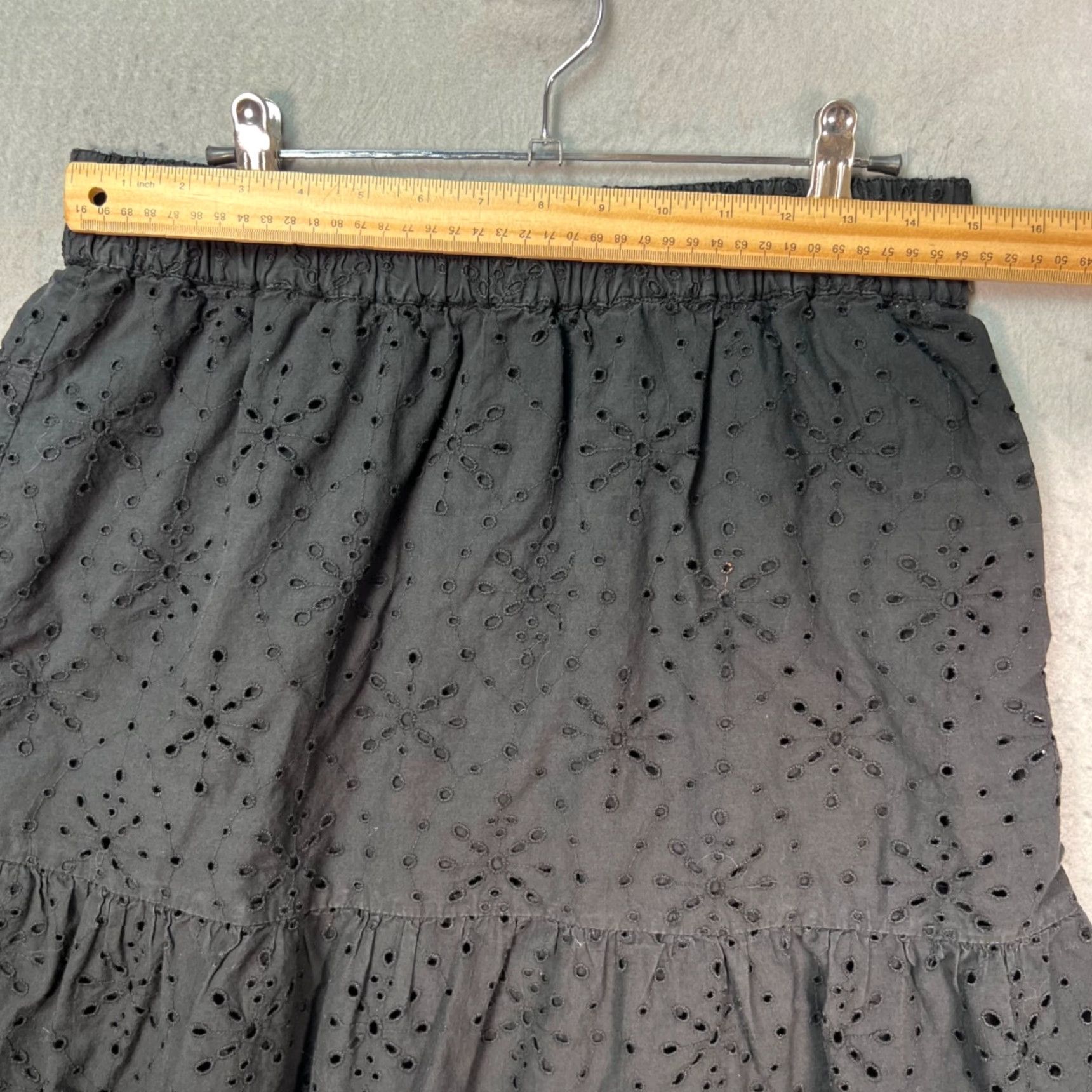 Loft LOFT Black Eyelet Cotton Mini Skirt With Ruffle Hem Womens Medium Size M Skirt Short Shoes Not Included? Size 32" / US 10 / IT 46 - 5 Thumbnail
