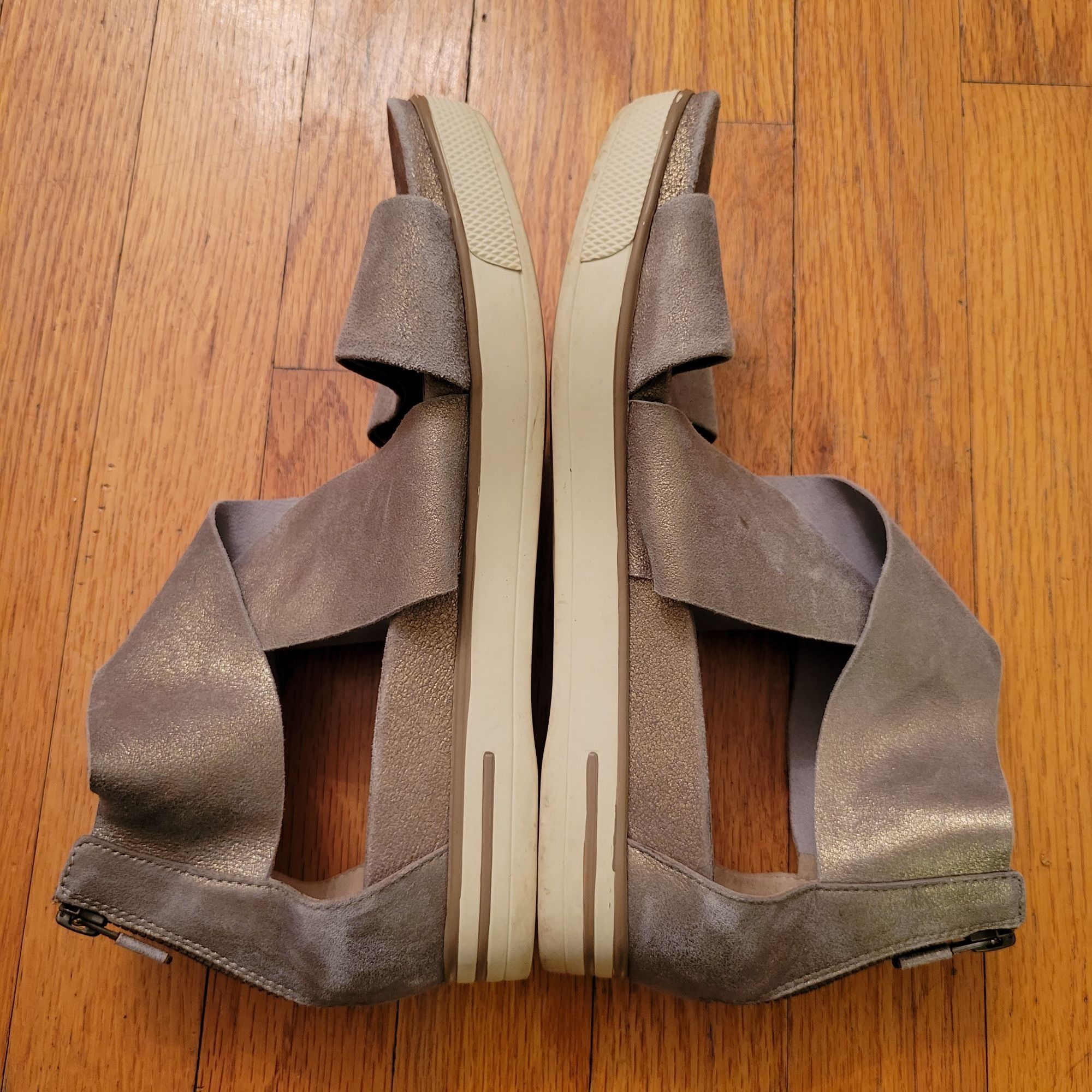 Eileen Fisher Eileen Fisher Criss Cross Sport Strappy Sandals 7.5 Metallic Size US 7.5 / IT 37.5 - 7 Thumbnail