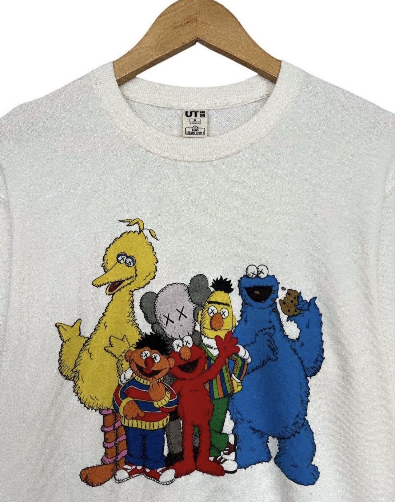 Kaws × Uniqlo Kaws x Uniqlo x Pick💥💥💥Kaws Sesame Street Sweatshirt Size US M / EU 48-50 / 2 - 2 Thumbnail