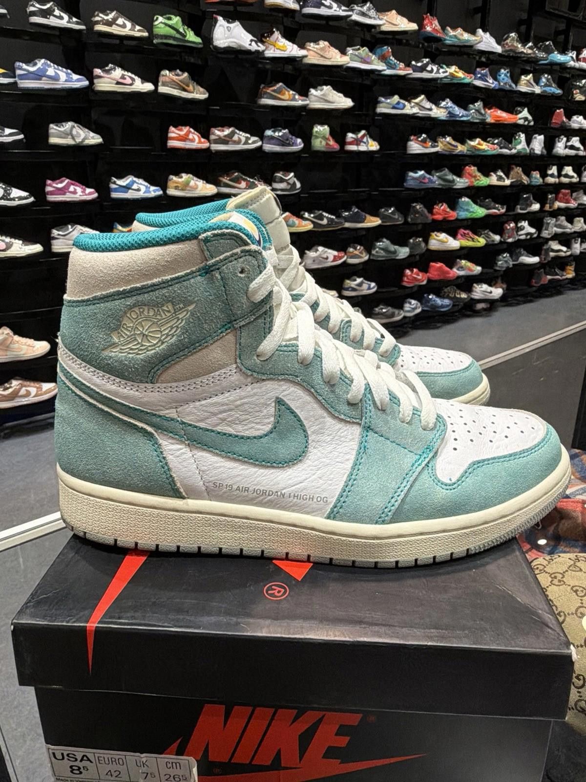 Nike Jordan 1 Retro High OG 555088-311 Size 8.5 Turbo Green Size US 8.5 / EU 41-42 - 1 Thumbnail