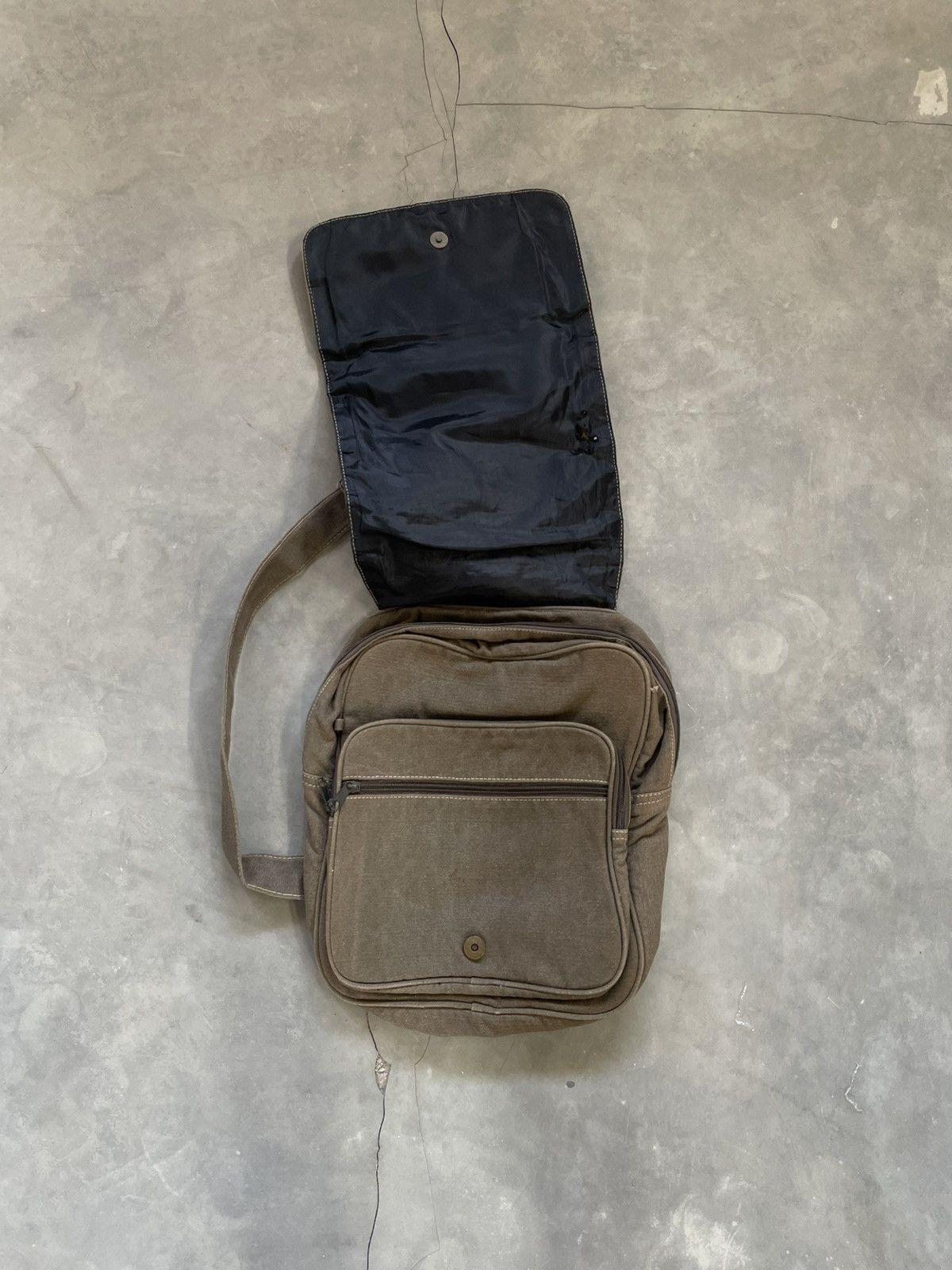 Japanese Brand Vintage Military Crossbody Studded Bag Heavy Weight Canvas Size ONE SIZE - 5 Thumbnail