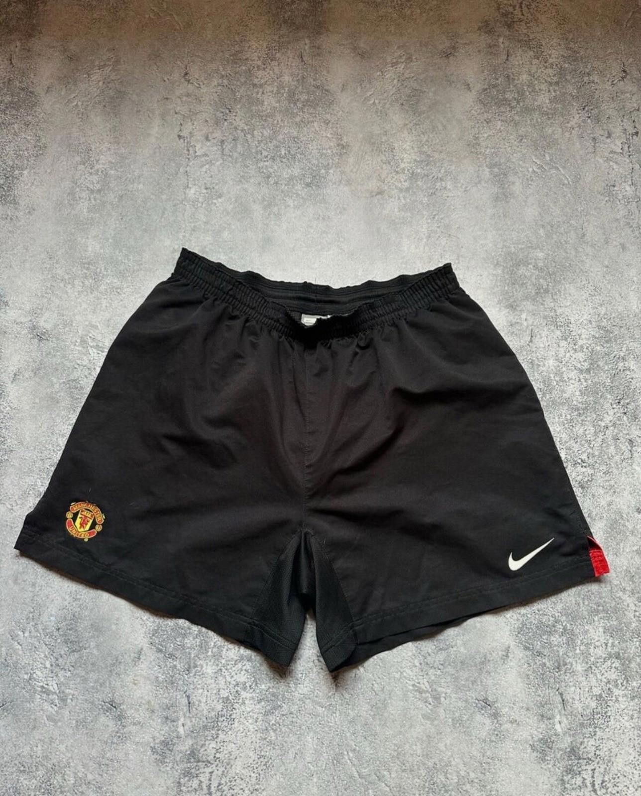 Nike Vintage Nike Manchester United Shorts Sz M Size US 32 / EU 48 - 1 Thumbnail