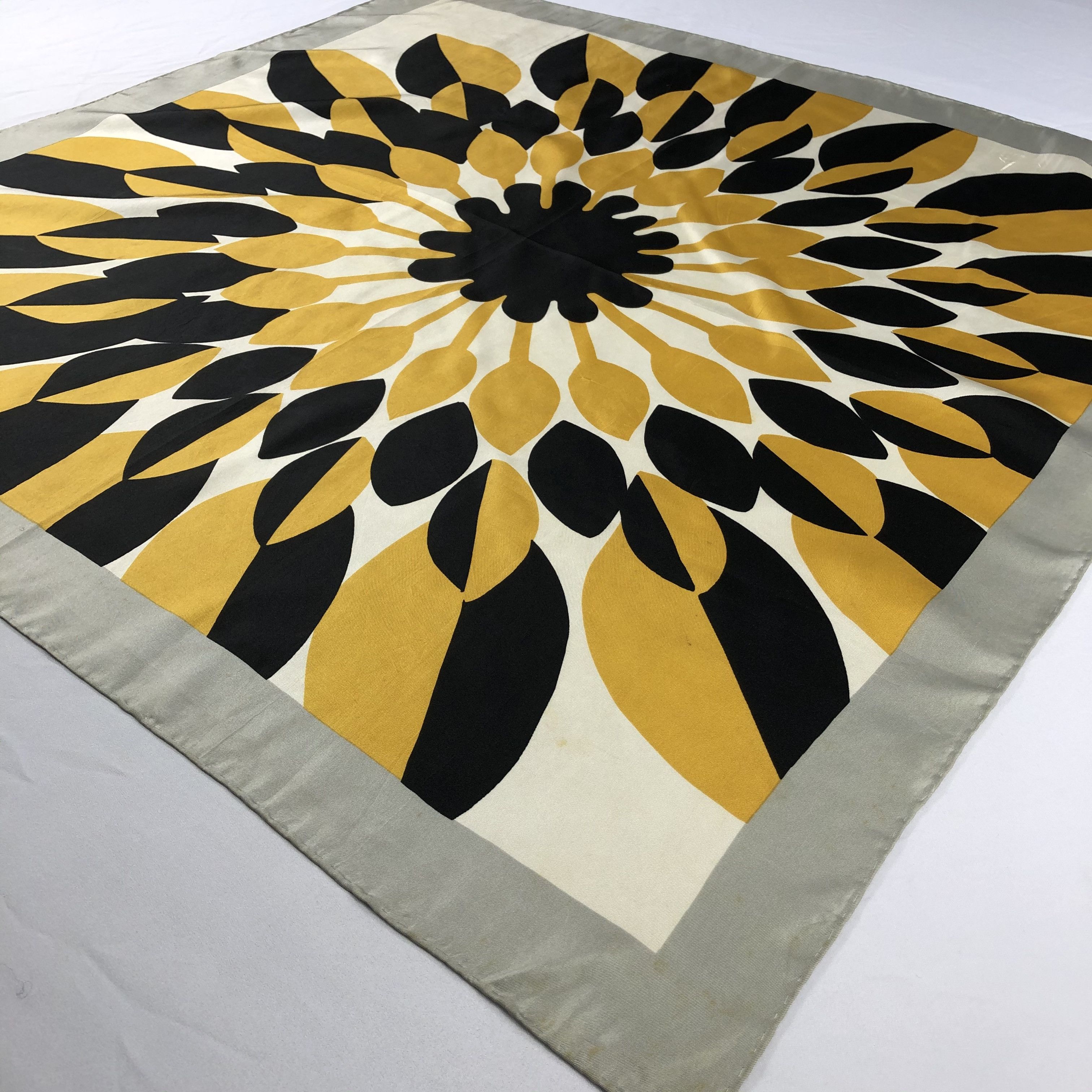 Vintage vintage Silk Scarf Size ONE SIZE - 3 Thumbnail