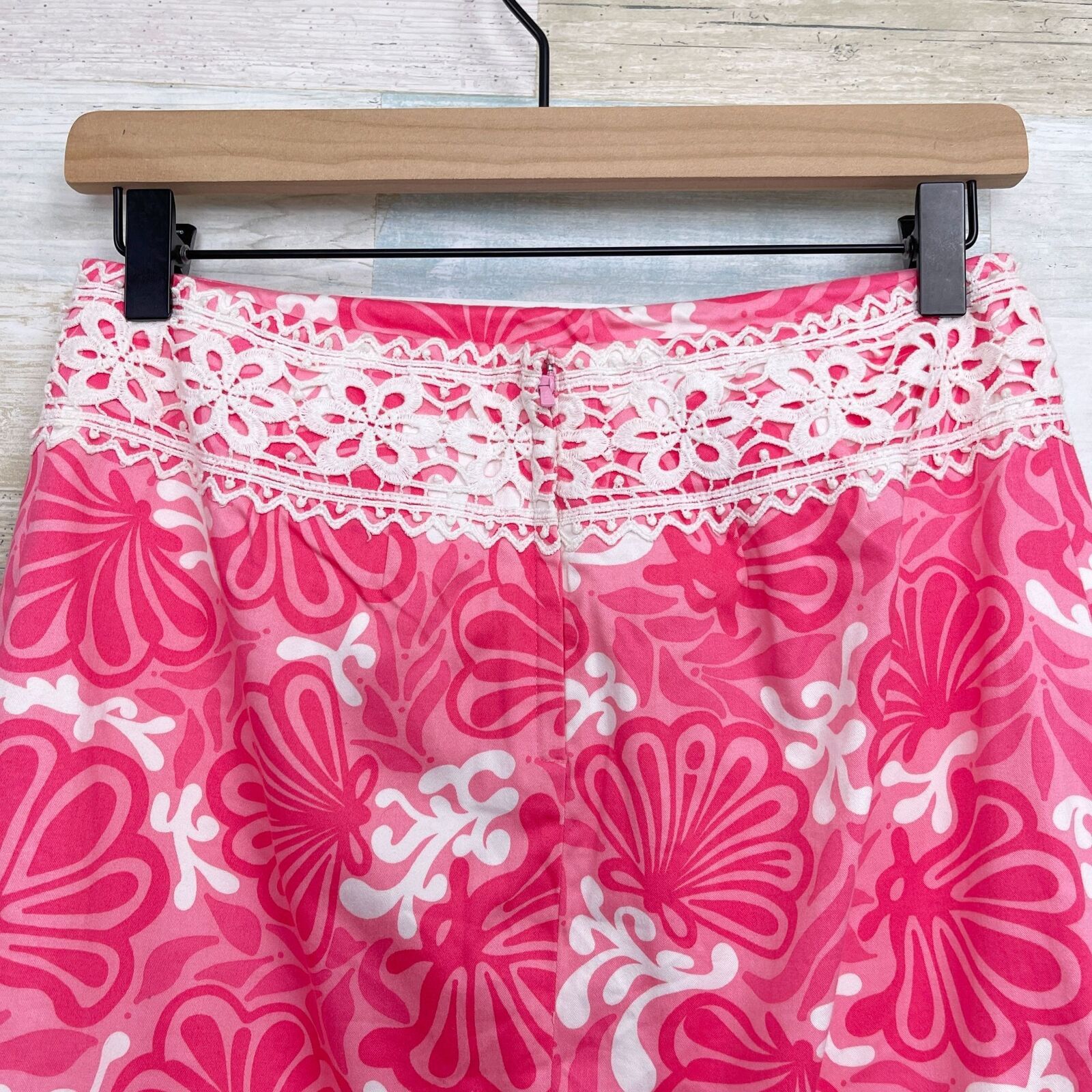 Lilly Pulitzer Lilly Pulitzer Doily Lace Pencil Skirt Pink White Floral 2 Size 26" / US 2 / IT 38 - 4 Thumbnail
