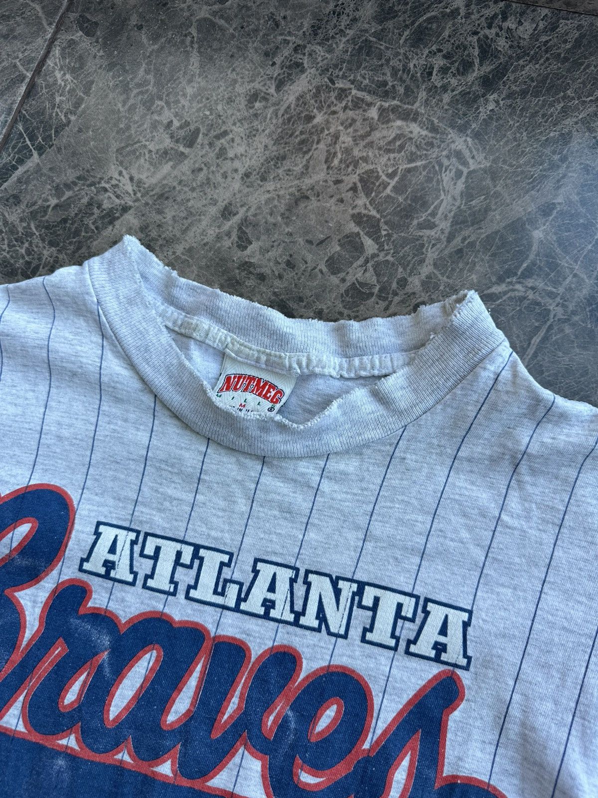 Nutmeg Vintage 90s Nutmeg Mills Atlanta Braves MLB T-Shirt USA Size US S / EU 44-46 / 1 - 7 Thumbnail