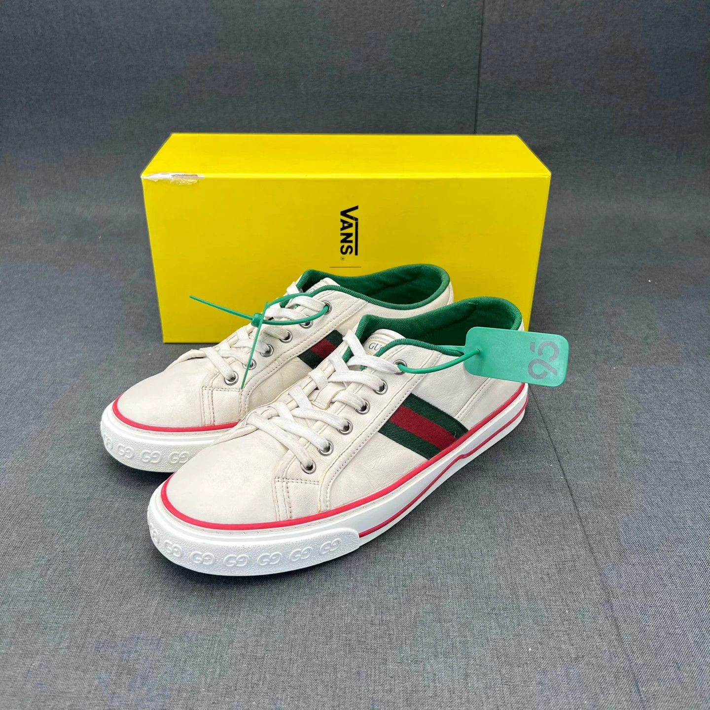 Gucci Gucci 1977 White 7 Mint Size US 7 / EU 40 - 1 Thumbnail
