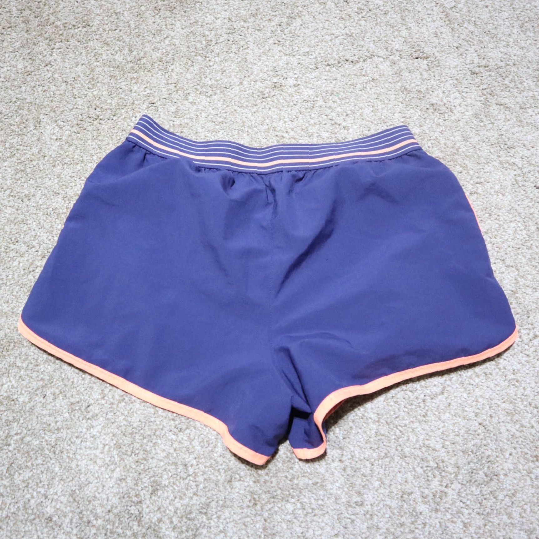 Under Armour Under Armour HeatGear Shorts Women's XS Running & Jogging Athletic Orange Short Pants - 100% Polyester - Inseam 2.0 in. Size 26" / US 2 / IT 38 - 7 Thumbnail