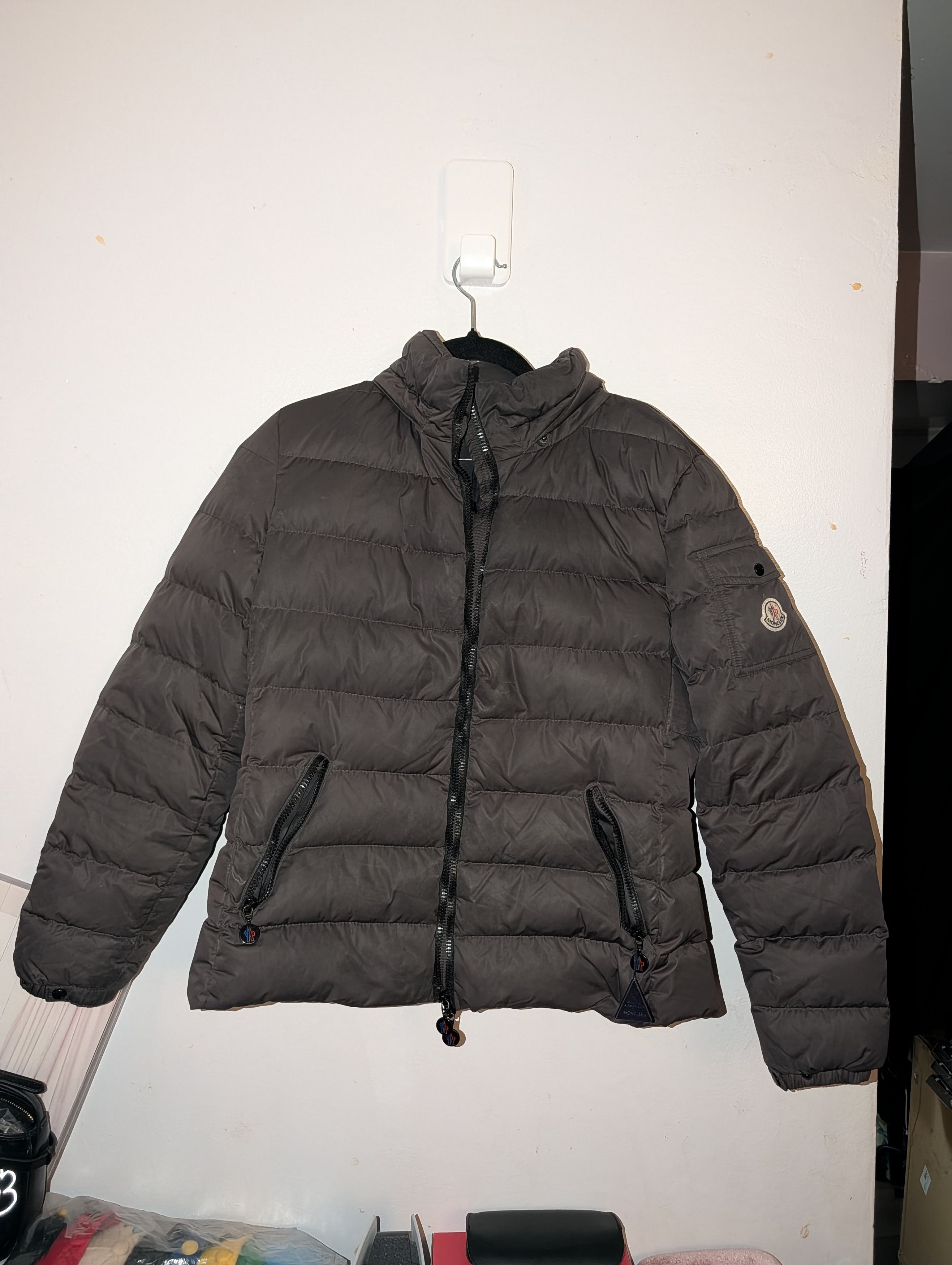 Moncler Moncler Badymat Giubbotto Down Puffer Jacket Size 4 Grey Size L / US 10 / IT 46 - 1 Thumbnail