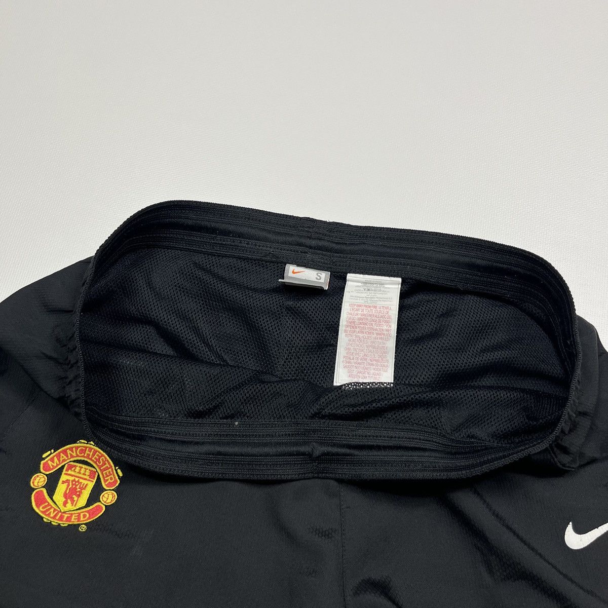 Nike Vintage 00s Nike Manchester United Nylon Track Pants Size S Size US 32 / EU 48 - 10 Thumbnail