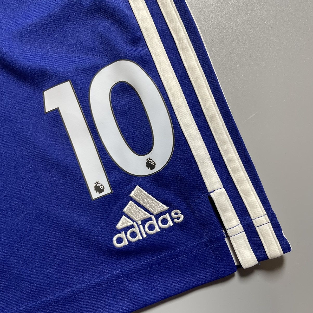 Adidas × Vintage LEEDS UNITED ADIDAS 2021/2022 FOOTBALL AWAY SHORTS #10 Size US 34 / EU 50 - 3 Thumbnail