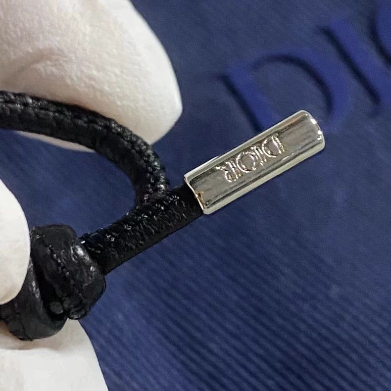 Dior The latest silver metal pattern logo hand rope 2501-Ne