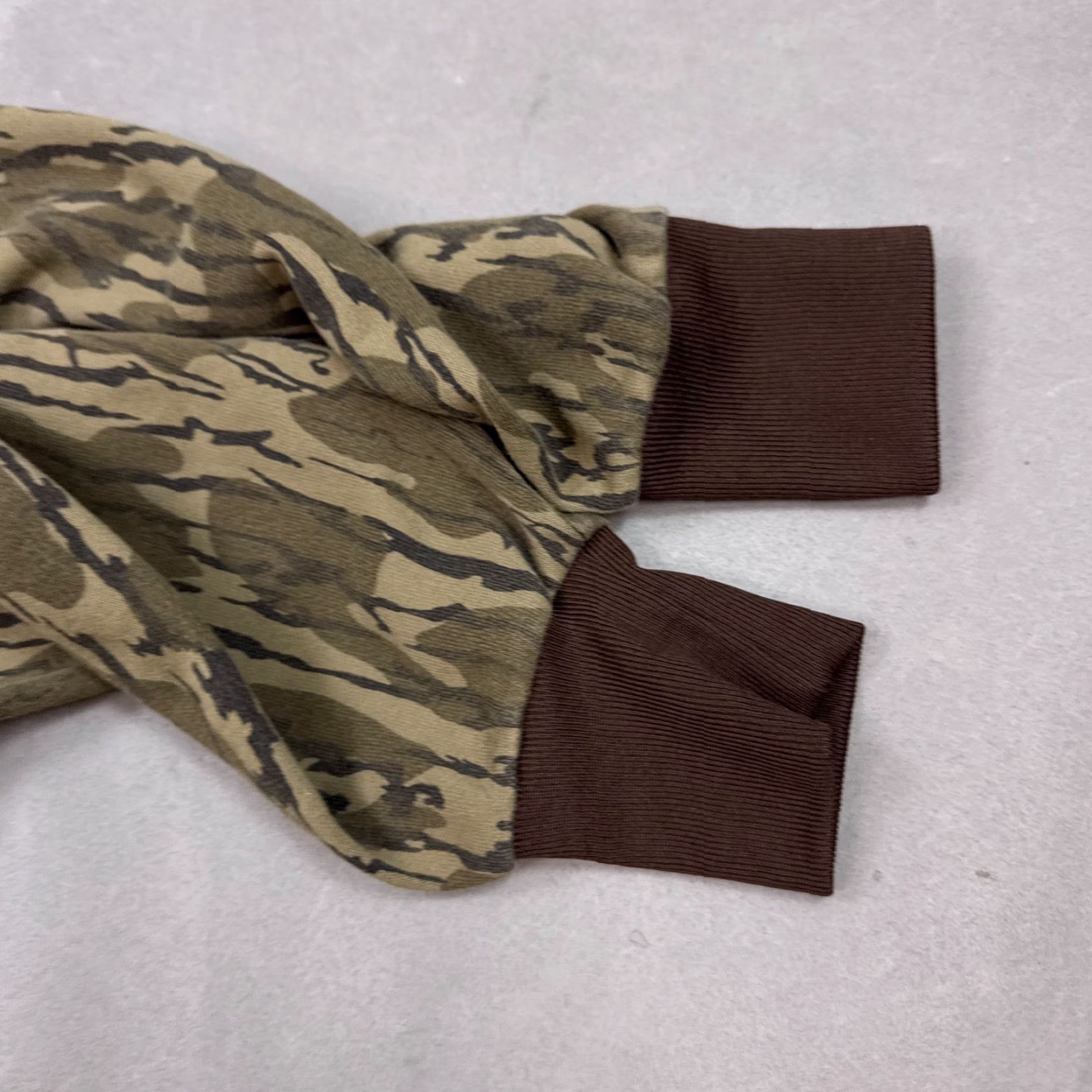 Vintage VINTAGE Mossy Oak Sweatshirt Men Large Bottomland Camo Hunting Crewneck Shirt Mens Green Camouflage Knit Cotton Pullover Vintage 90s? Size US L / EU 52-54 / 3 - 7 Thumbnail