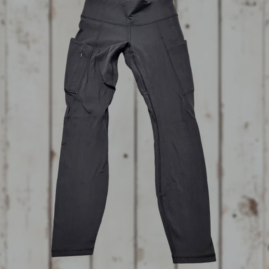 Athleta Athleta Leggings Women’s Size Small Black Crop Workout W/ Zipper Pocket Pants Size 28" / US 6 / IT 42 - 1 Thumbnail