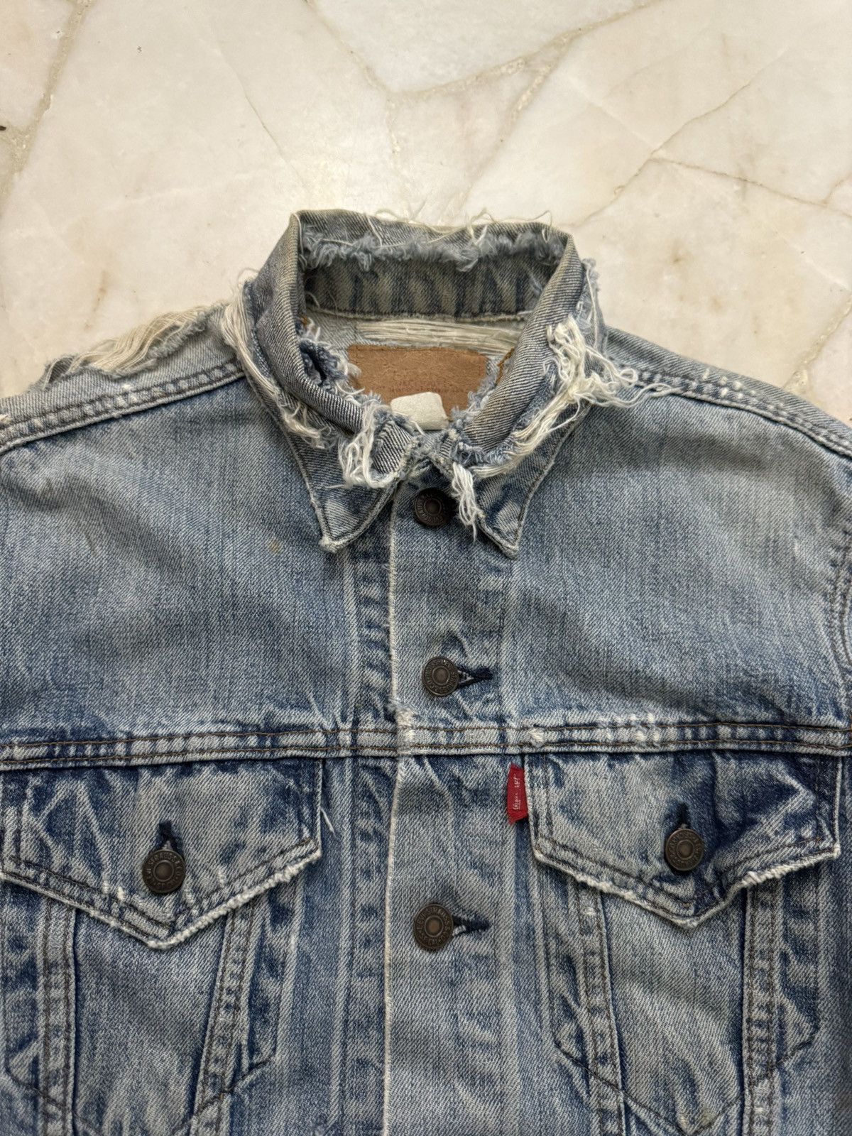 Levi's Vintage Clothing 70s Vtg LEVIS Thrashed Distressed Denim Trucker Jacket Size US S / EU 44-46 / 1 - 3 Thumbnail
