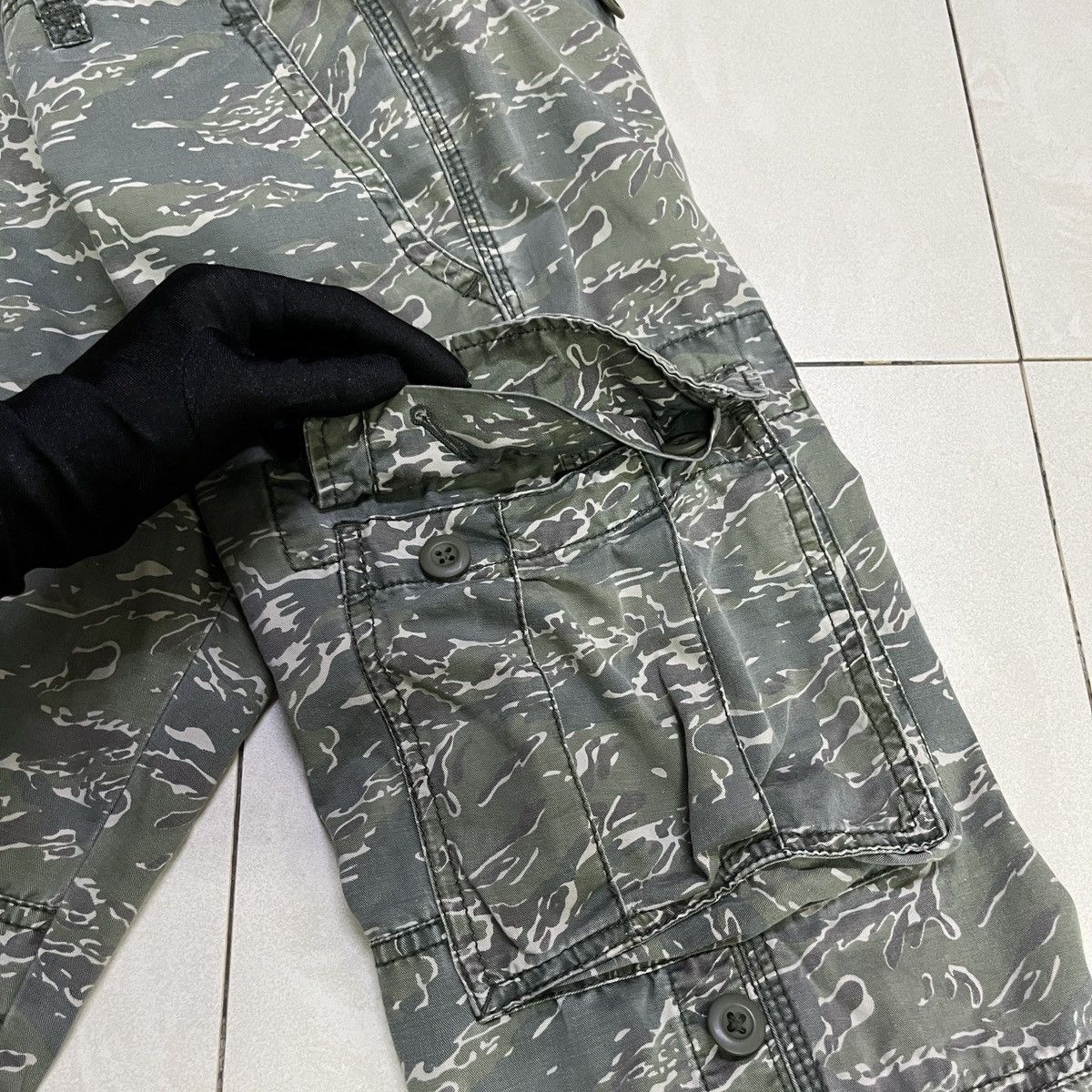 Uniqlo Uniqlo Camo Tiger Stripe Cargo Pants Size US 30 / EU 46 - 5 Thumbnail