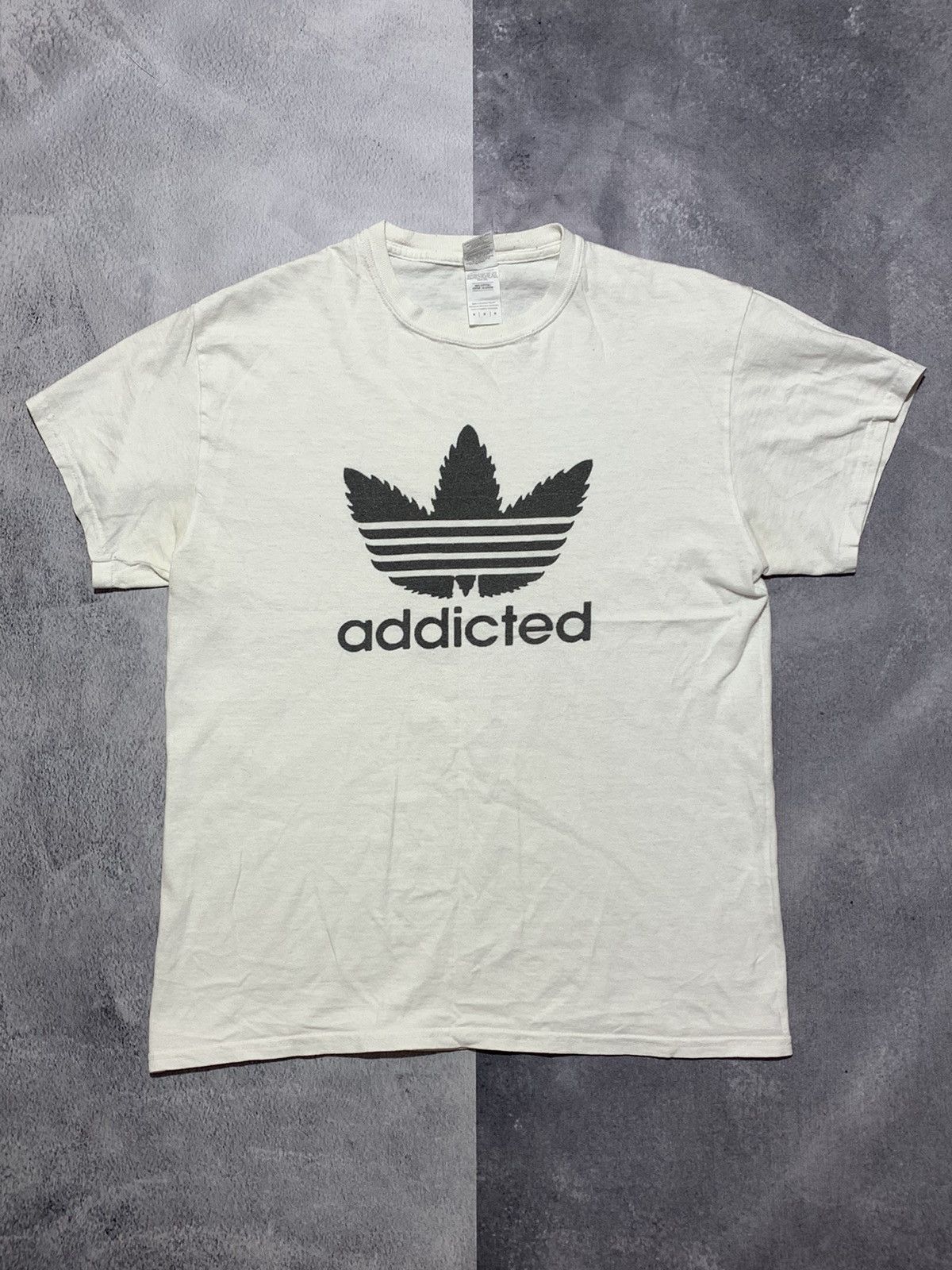 Vintage Vintage Y2K Addicted drugs 420 tee streetwear big logo sizeM Size US M / EU 48-50 / 2 - 1 Thumbnail