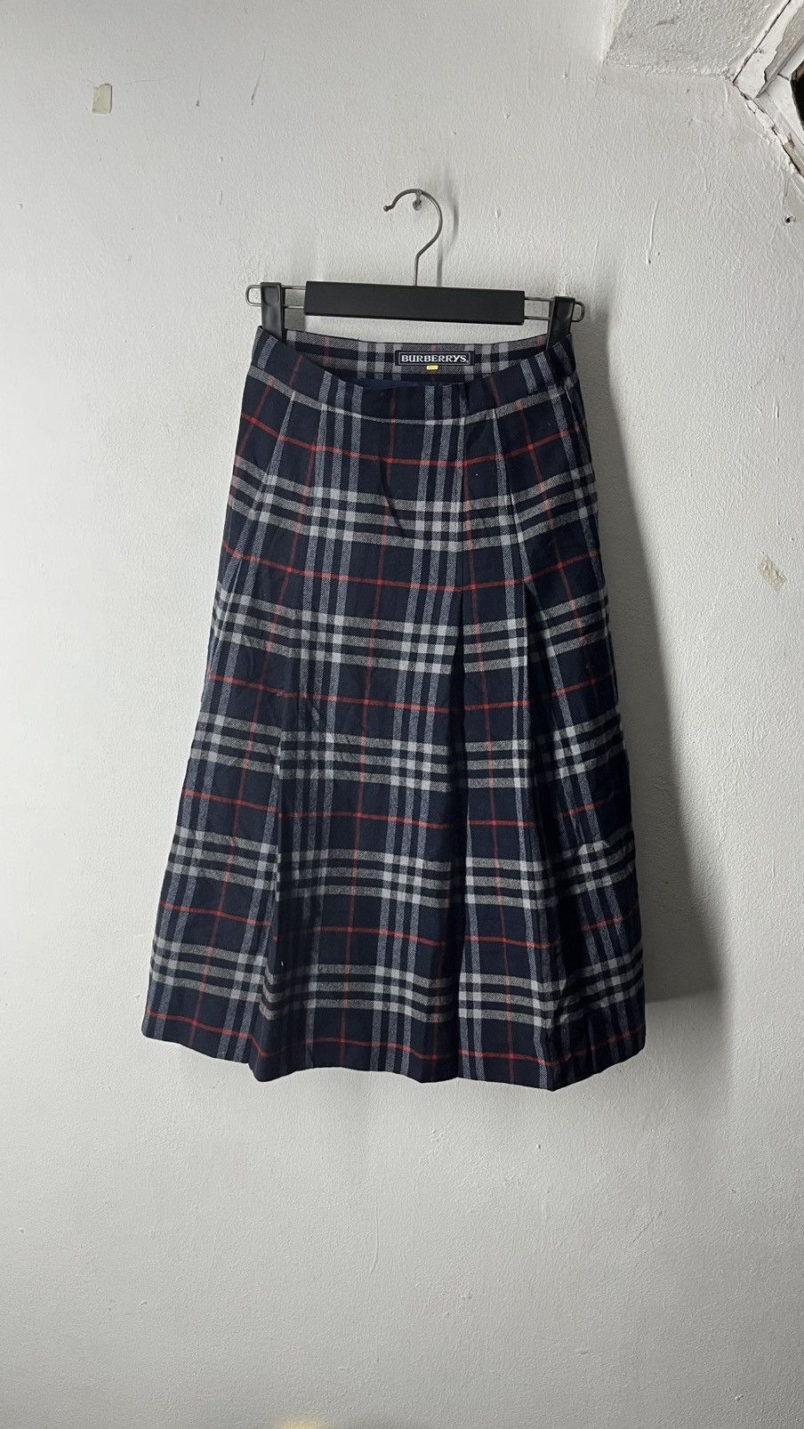 Burberry BURBERRY NOVACHEK VINTAGE SKIRT Size 24" / US 00 / IT 34 - 2 Thumbnail