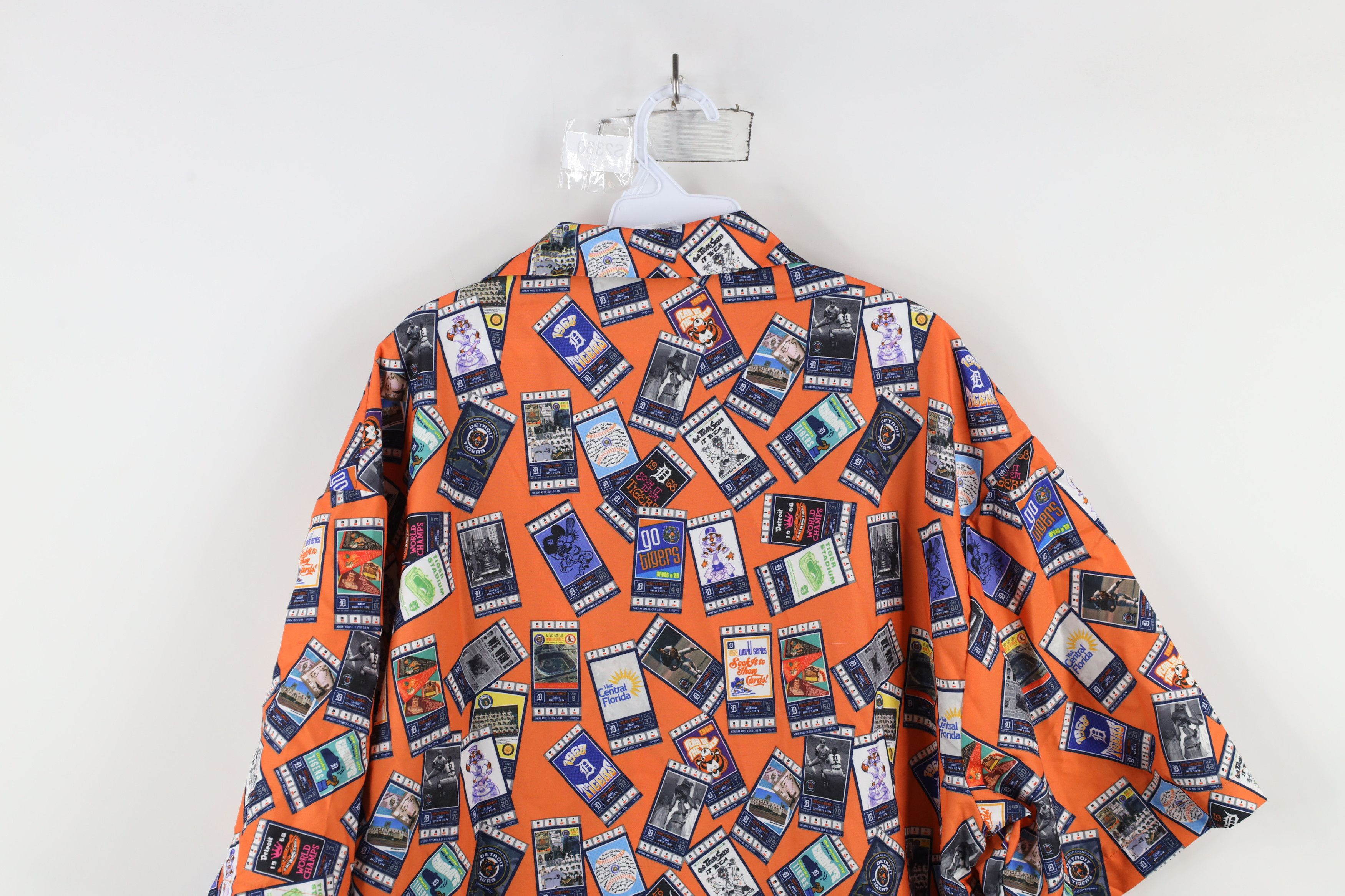 Vintage Vintage Print Detroit Tigers Baseball Hawaiian Button Shirt Size US XXL / EU 58 / 5 - 10 Thumbnail