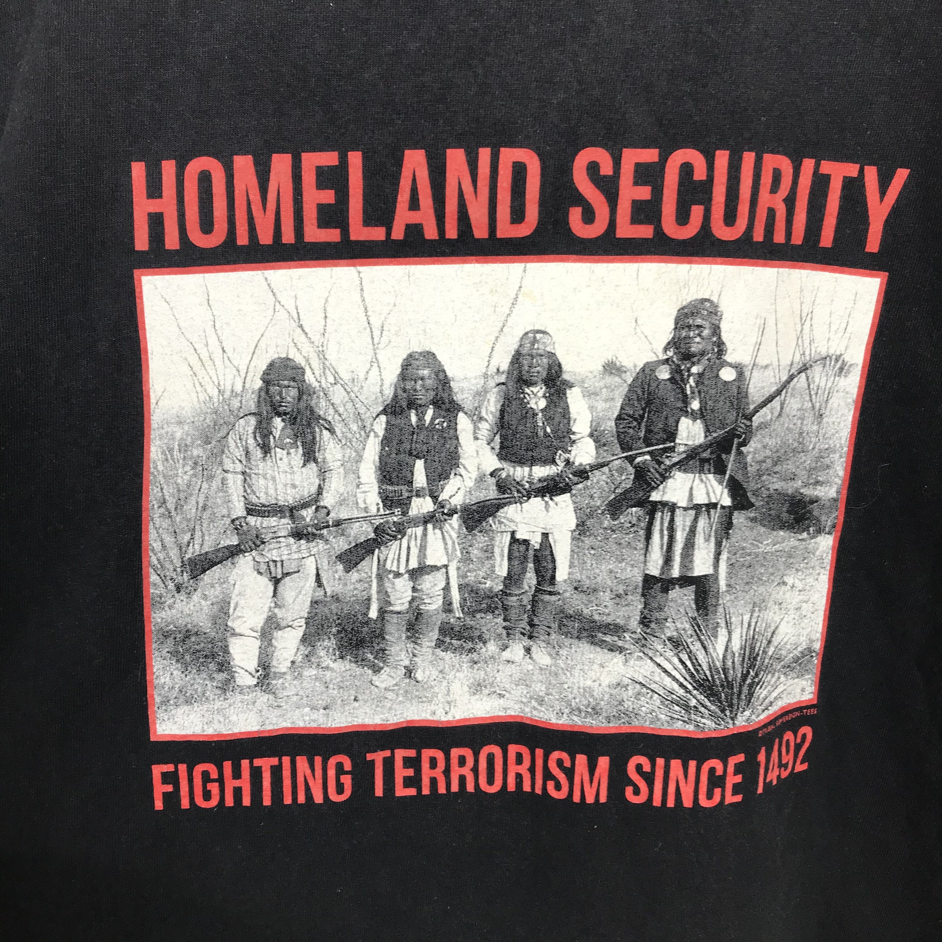 Vintage THRASHED “Homeland Security” T-Shirt Size US L / EU 52-54 / 3 - 5 Thumbnail