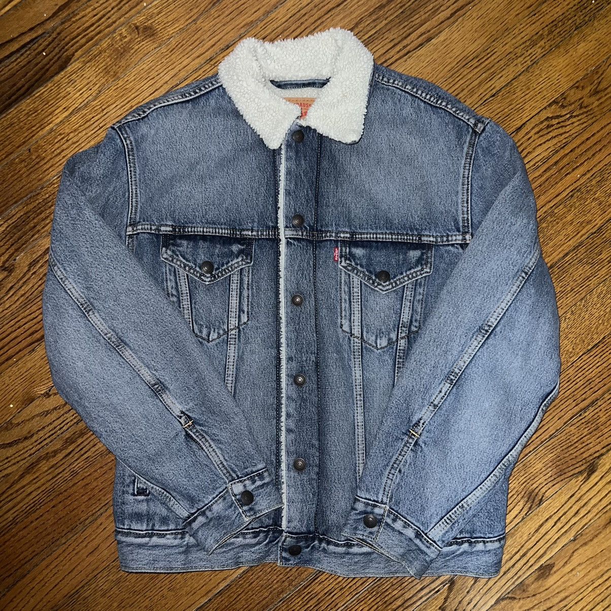 Levi's Levi’s Vintage Fit Sherpa Trucker Jacket Blue Size: Medium Size US M / EU 48-50 / 2 - 1 Thumbnail
