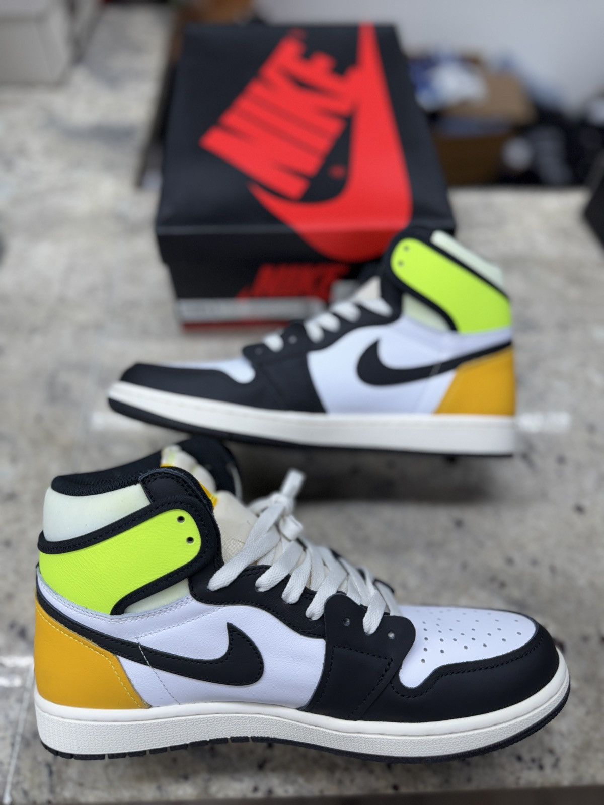 Jordan Brand Jordan 1 Retro High White Black Volt University Golf Size US 10.5 / EU 43-44 - 2 Thumbnail