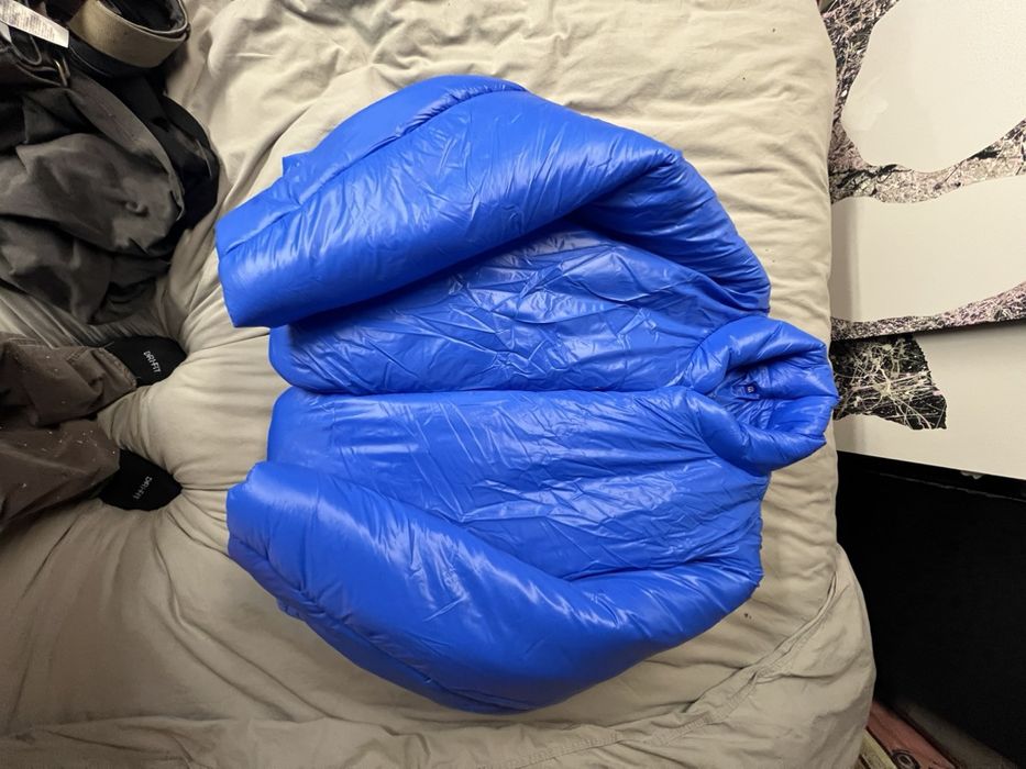 yzy gap red puffer
