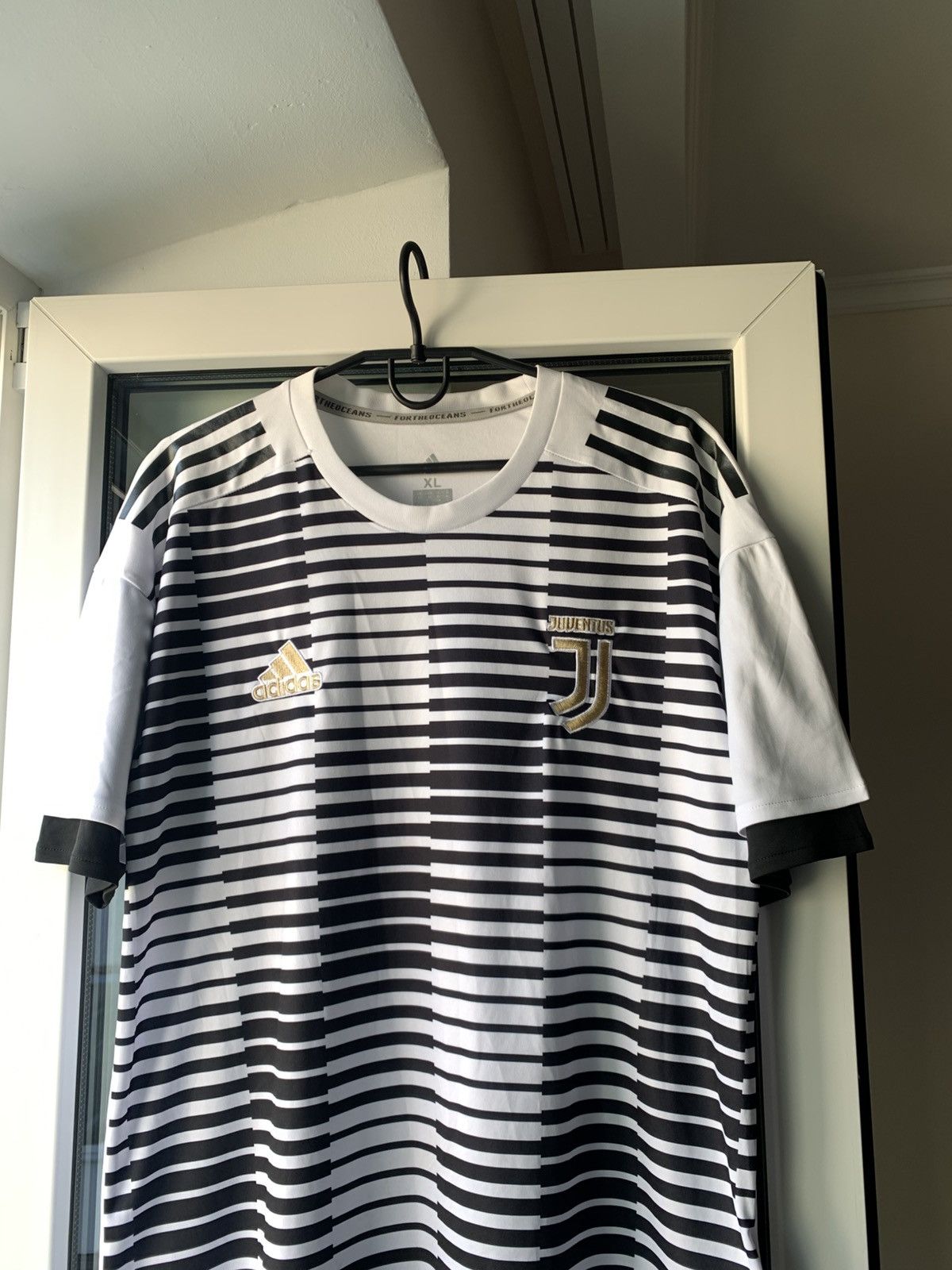 Adidas 🔥ADIDAS JUVENTUS TRAINING JERSEY Size US L / EU 52-54 / 3 - 4 Thumbnail