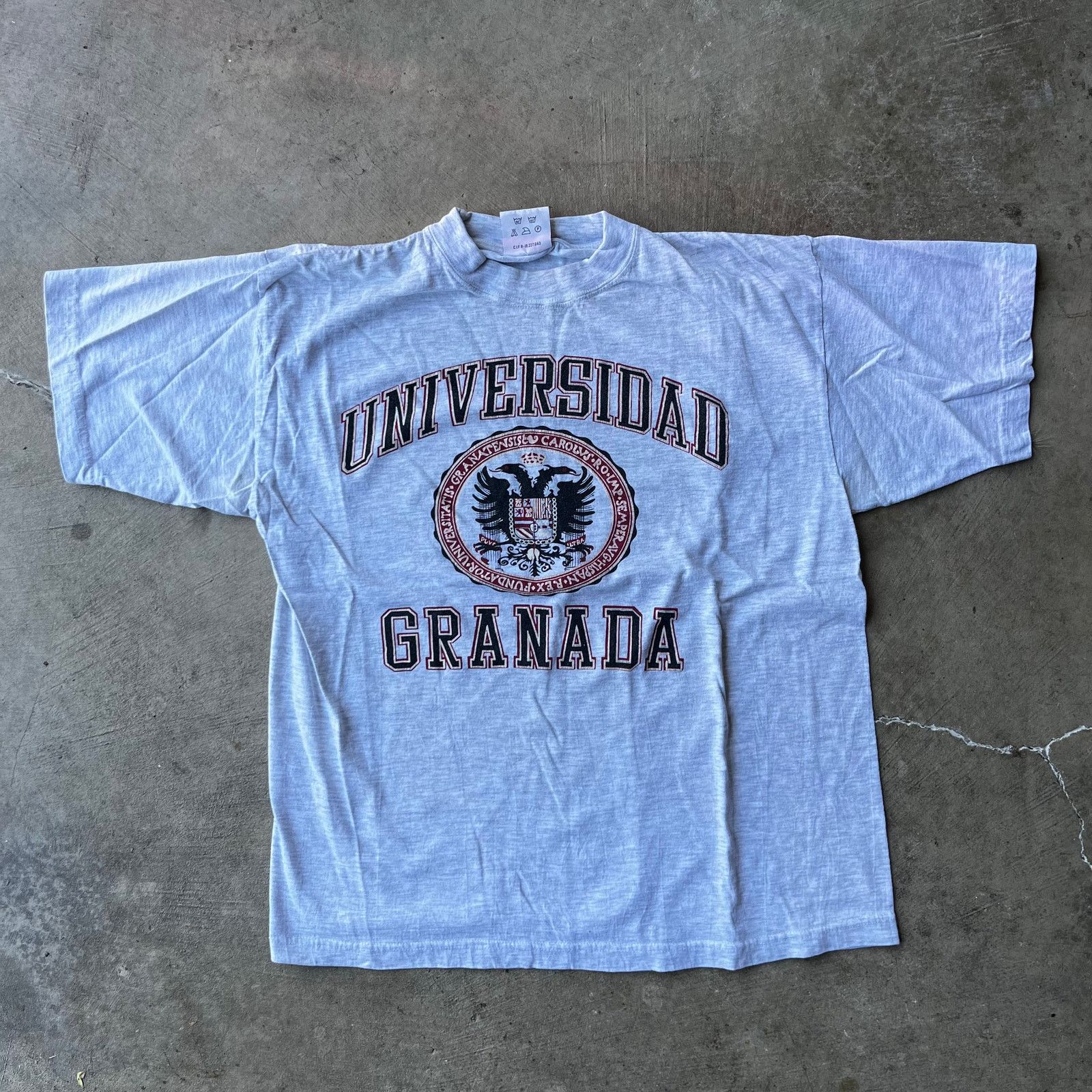 Vintage Vintage Universidad Granada Spain College T-Shirt Crest XL Size US XL / EU 56 / 4 - 1 Thumbnail
