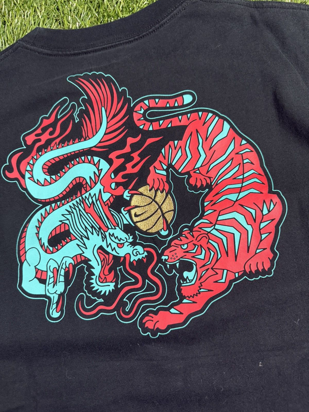 Nike Y2k Nike Chinatown Dragon Chinese Basketball Graphic Tee Size US M / EU 48-50 / 2 - 4 Thumbnail