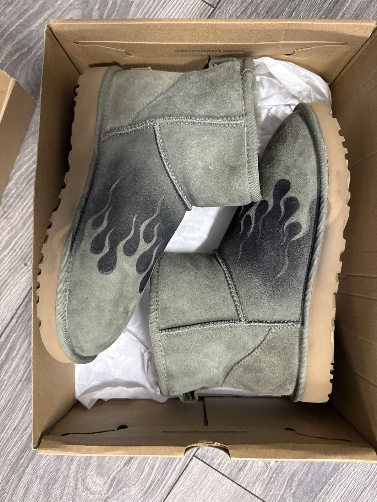 Ugg Loso Uggs classic mini olive Size US 7 / IT 37 - 1 Thumbnail
