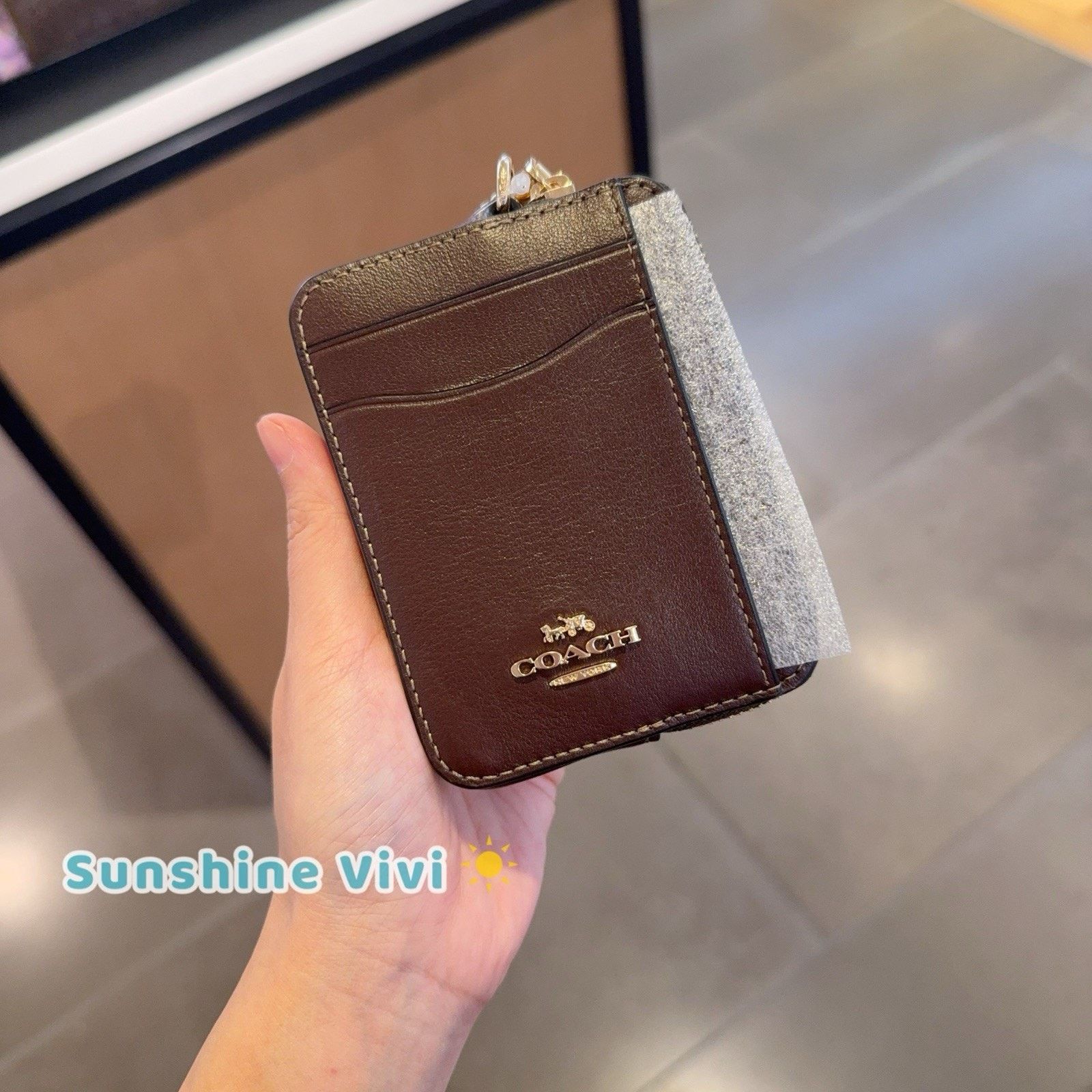 Coach NWT Coach Zip Card Case Gold/Maple Leather CCV89 Size ONE SIZE - 3 Thumbnail