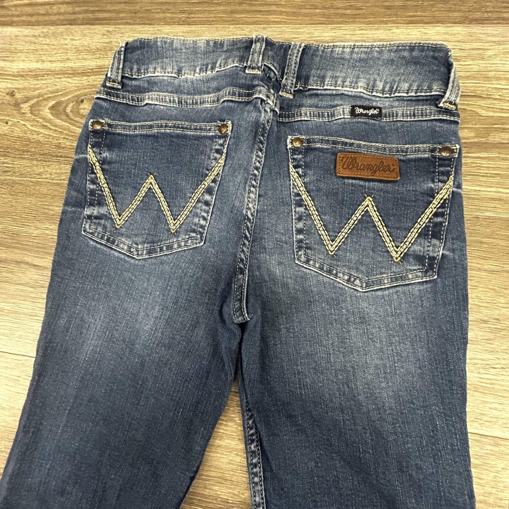 Wrangler VINTAGE Wrangler Bootcut Jeans Womens 3 Blue Medium Wash Low Rise Denim Pockets Y2K Womens Mens? Size 26" / US 2 / IT 38 - 6 Thumbnail