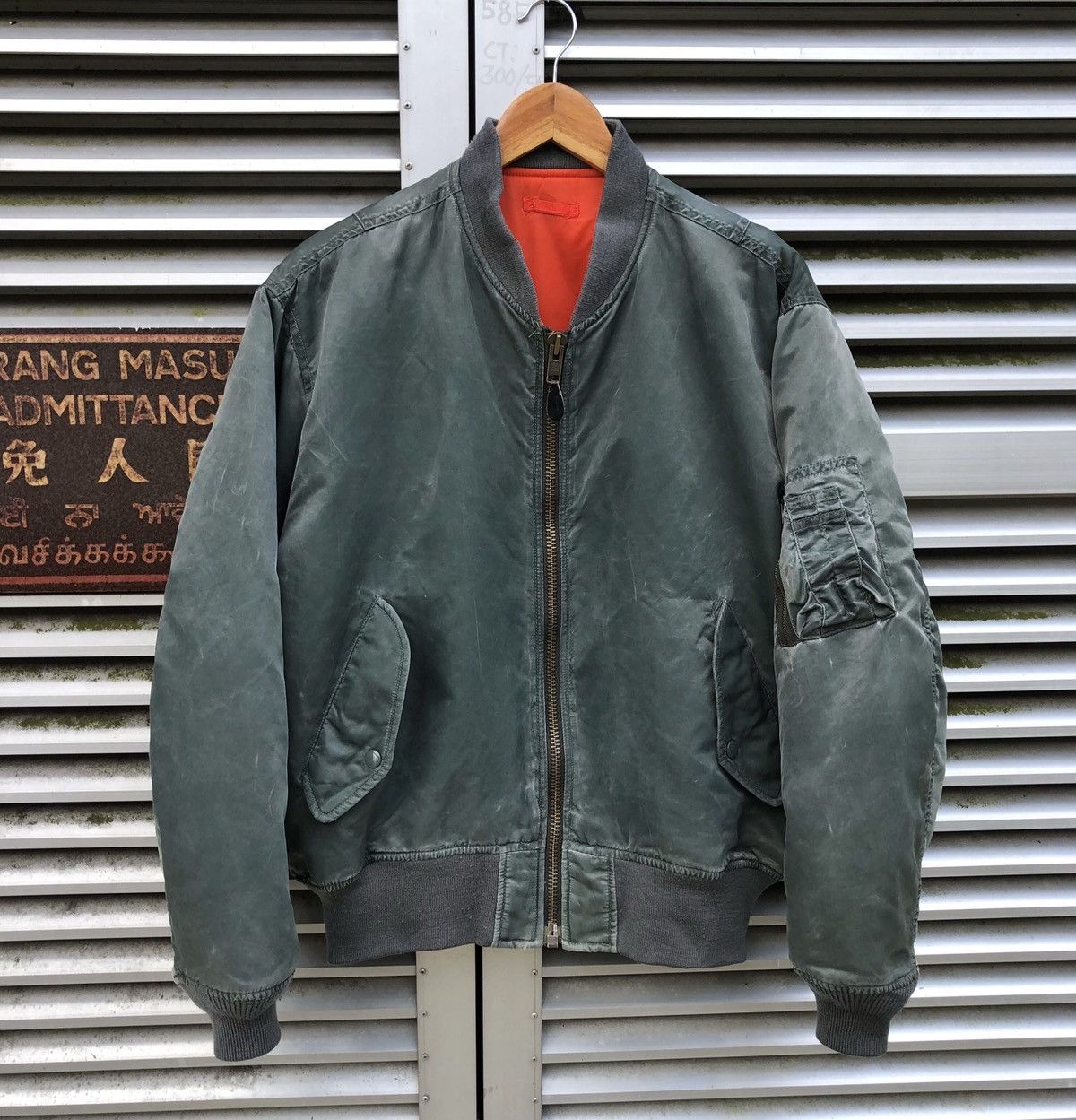 Vintage Vintage Sun Faded Ma-1 Bomber Jacket By Uniqlo Size US XL / EU 56 / 4 - 1 Thumbnail
