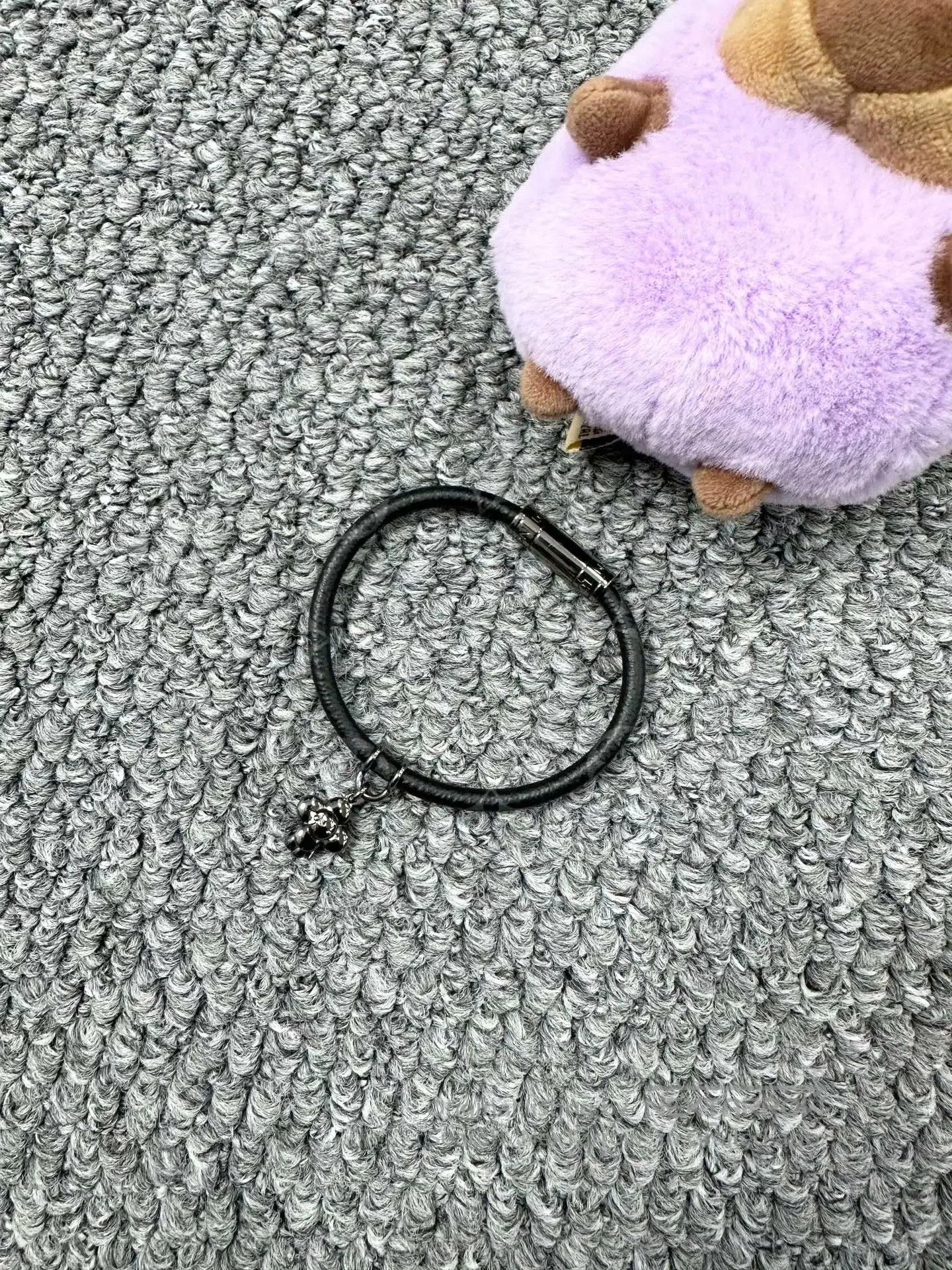 Louis Vuitton Louis Vuitton Black Leather Sunflower Pendant Bracelet| Size ONE SIZE - 3 Thumbnail