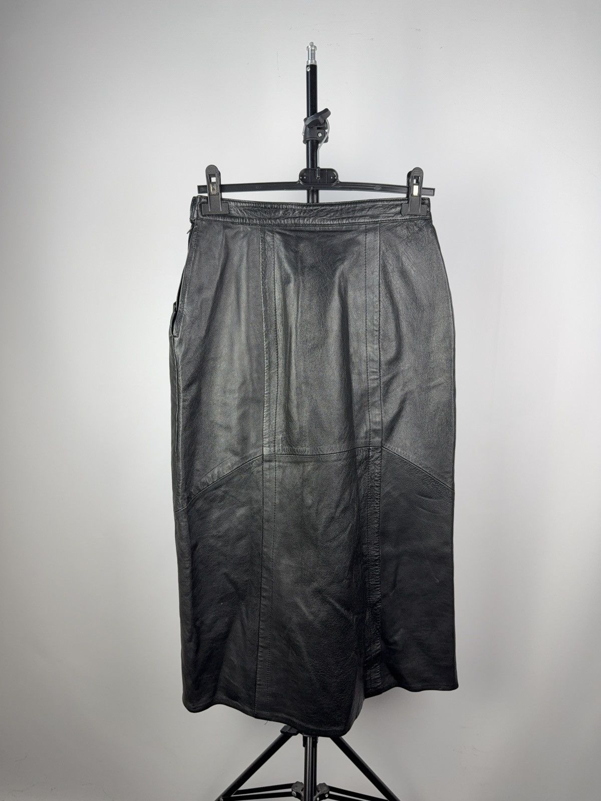 Japanese Brand Avant-Garde Black Leather Skirt High Waist Midi Length Y2K Size 26" / US 2 / IT 38 - 5 Thumbnail