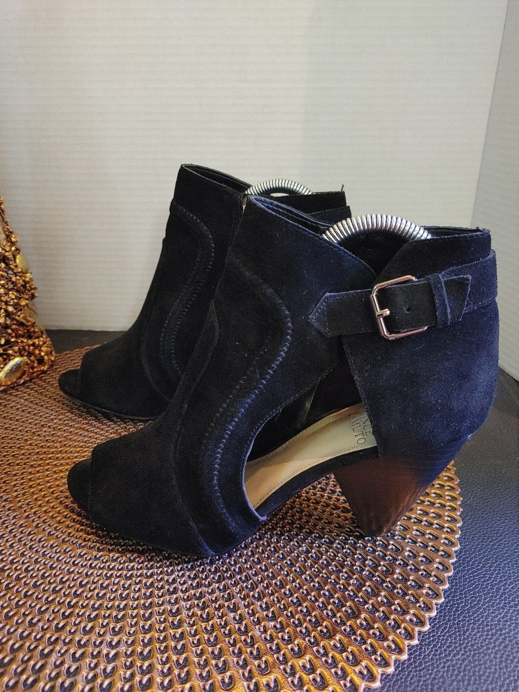 Vince Camuto Vince Camuto Conley Booties Side 8.5M Size US 8.5 / IT 38.5 - 1 Thumbnail