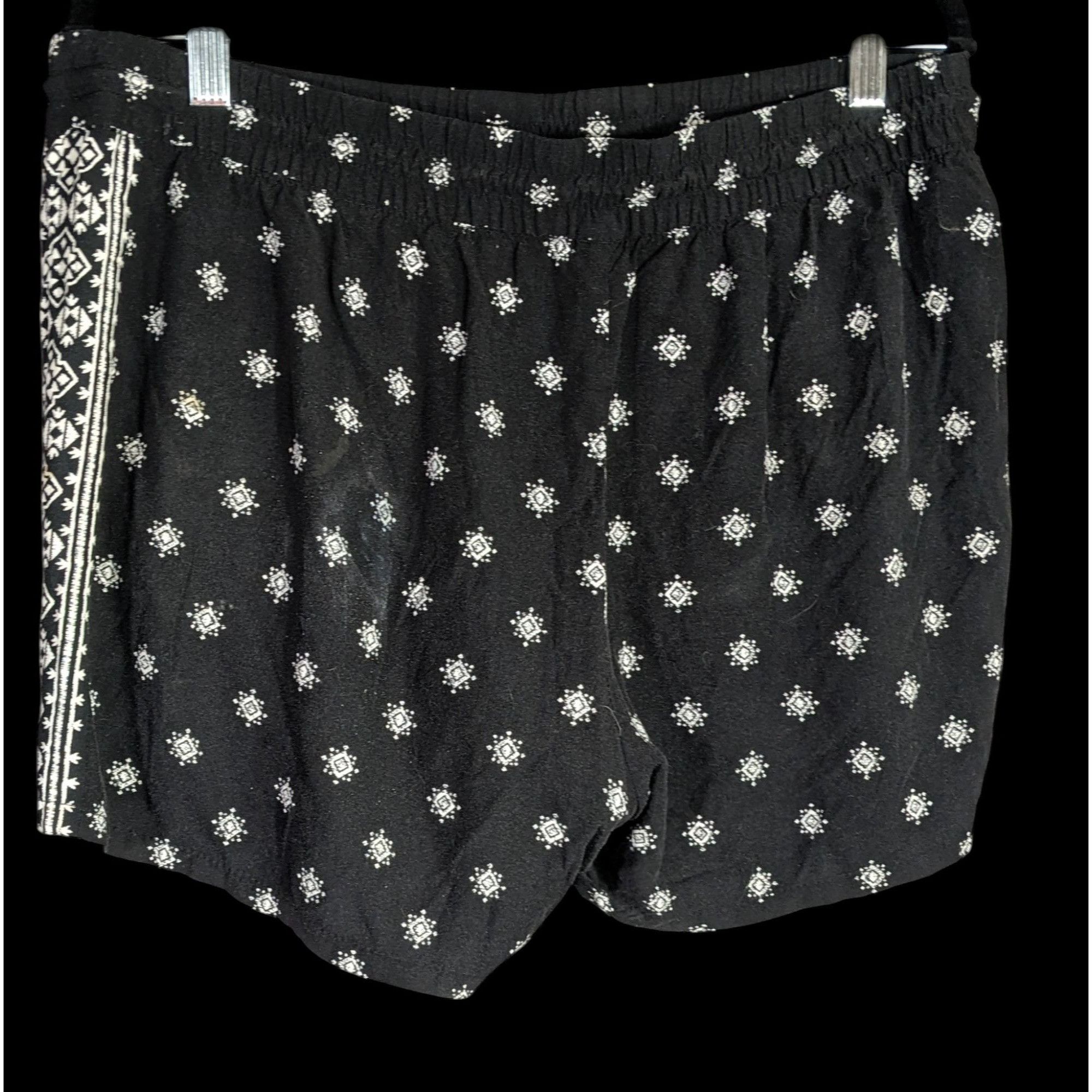 Old Navy Old Navy Womens Boho Black & White Printed Shorts Size 34" / US 12 / IT 48 - 2 Thumbnail