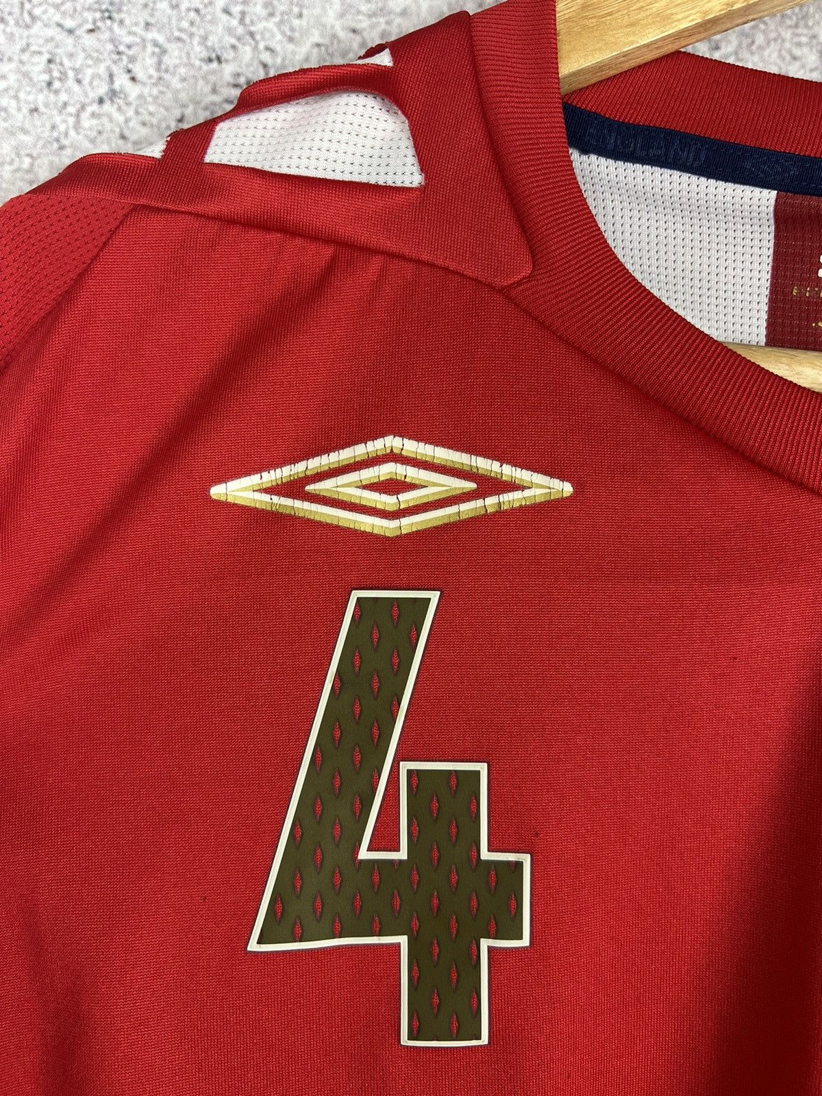 Umbro Vintage Umbro England Gerrard 2007 Home Soccer Jersey Shirt Size US L / EU 52-54 / 3 - 5 Thumbnail