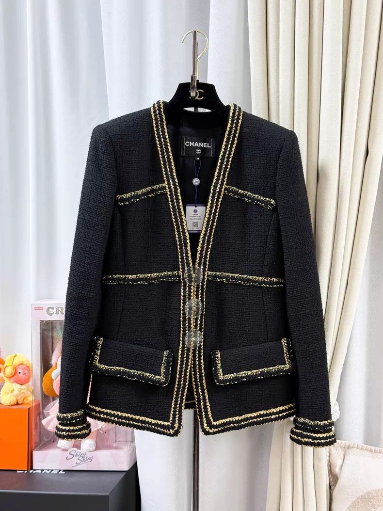 Chanel Chanel Acrylic diamond buckle knitted jacket Size XS / US 0-2 / IT 36-38 - 1 Thumbnail