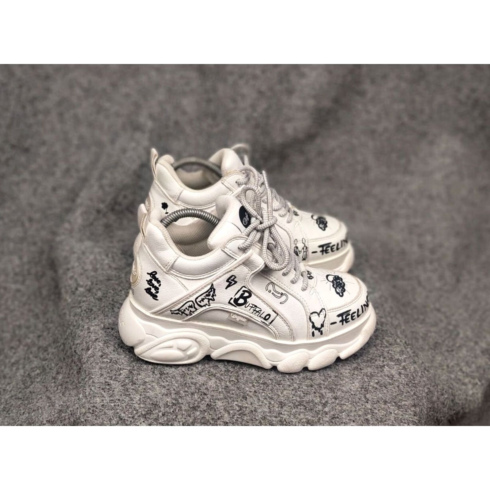 Buffalo London Buffalo Superge White Sneakers Women's 37 US 6.5 90s London Paint Logo Low Top Casual Activewear Running Size US 7 / IT 37 - 2 Thumbnail