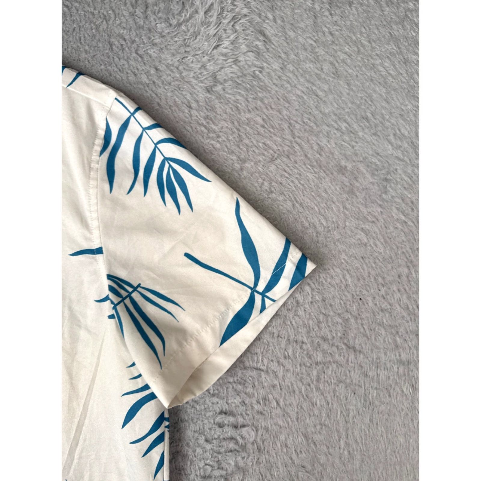 Vintage VINTAGE Manfinity Shirt Men Medium White Blue Palm Leaf Polyester Blend Hawaiian READ Size US M / EU 48-50 / 2 - 2 Thumbnail