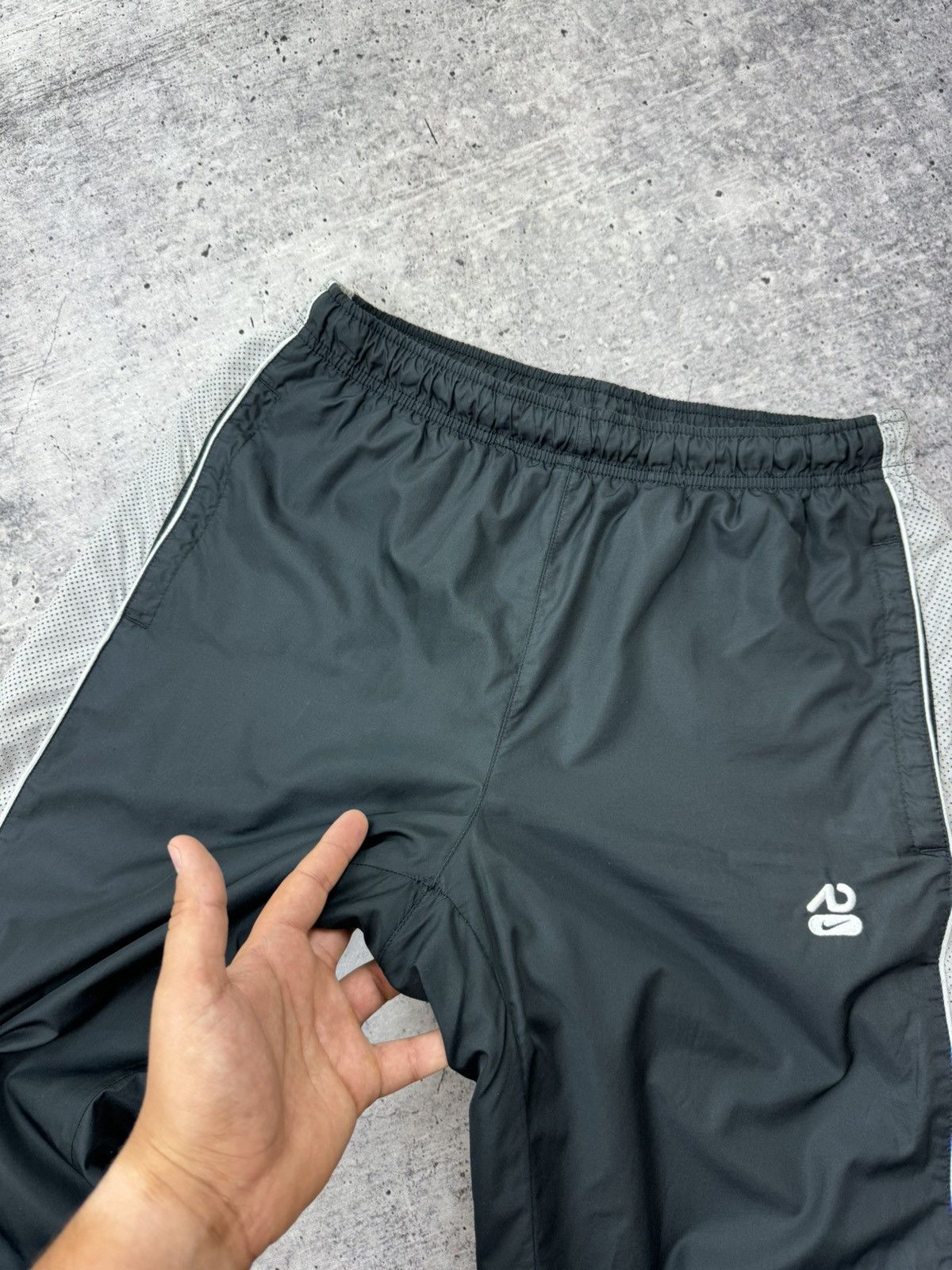 Nike Vintage Nike Swoosh Logo Nylon Drill Track Pants Joggers S Size US 30 / EU 46 - 11 Thumbnail