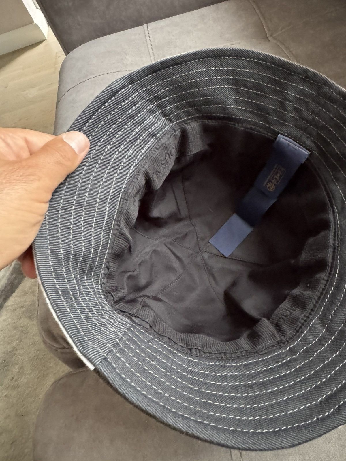 Louis Vuitton LOUIS VUITTON bucket hat study all photos and description Size ONE SIZE - 9 Thumbnail