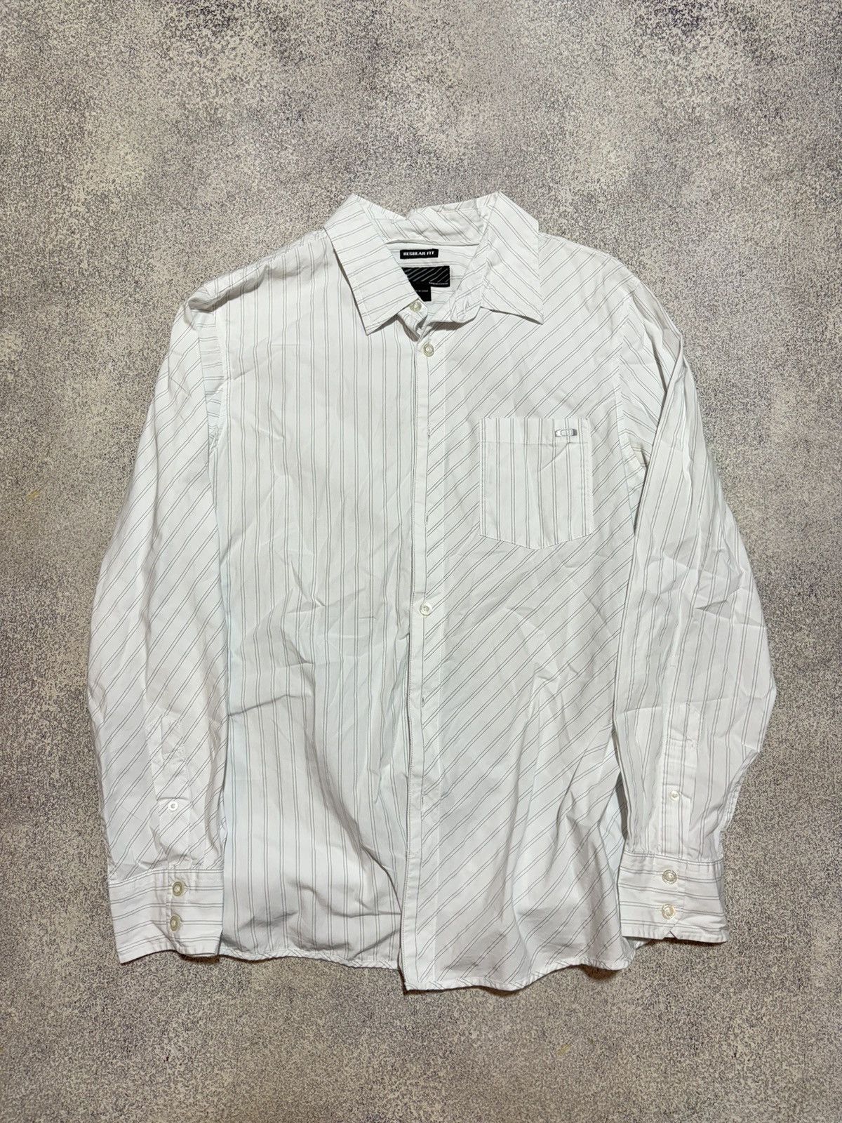 Oakley Vintage Oakley Shirt White Button Up Soft Touch Long Sleeve Size US L / EU 52-54 / 3 - 1 Thumbnail